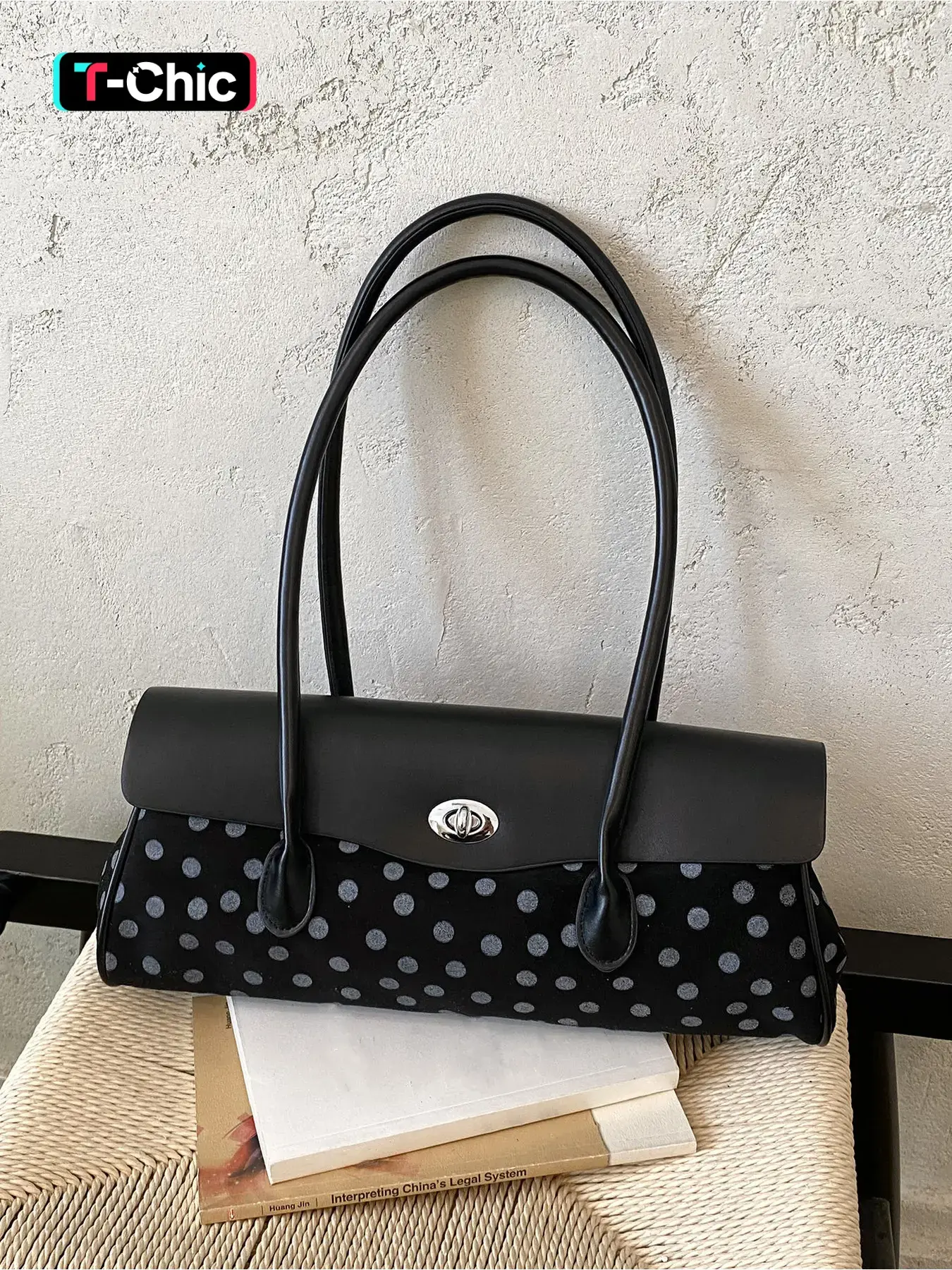 Vintage flip-lock baguette design handbag; daily minimalist commuting shoulder bag; niche elegant date casual women's bag