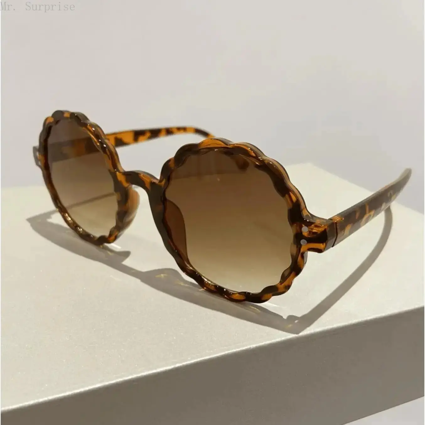 Women's Retro Round Sunglasses with Decorative Flower Accents, Trendy Vintage Statement Frame Eyewear for Summer Fashion, Trendy Sunglasses, Fashionable And Functional, Floral, Outdoor Sports, Casual Glasses, Stylish Shades