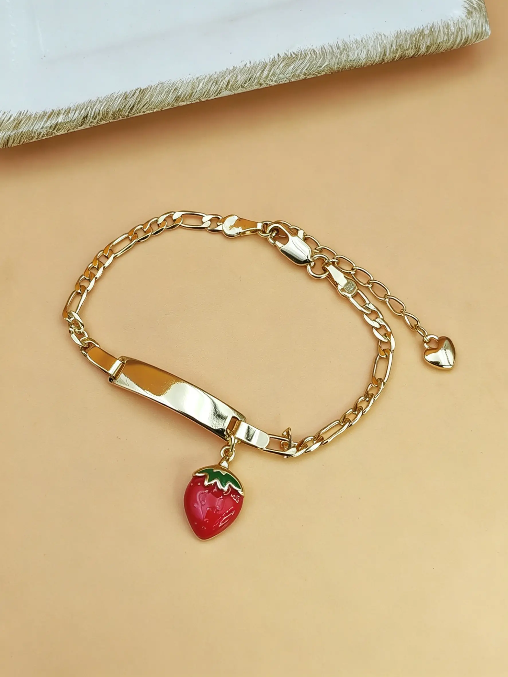 Gold Plated Cute Strawberry Charm Bracelet for Kids & Little Girls, Sweet Curved Blank Tag Design Chain Bracelets, Trendy Spring New Arrival Fashion Jewelry, Dainty Lightweight Gift for Children Daily Wear Holiday Presents