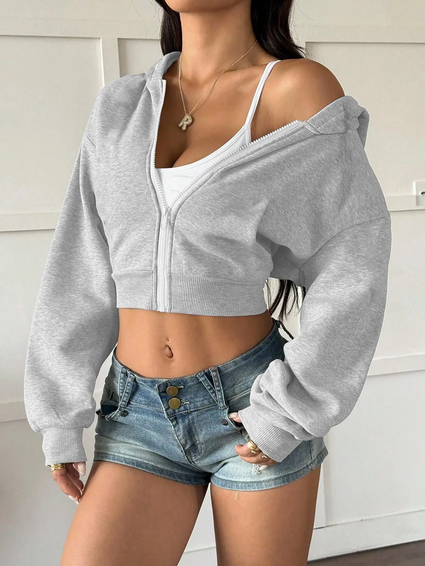 Women’s Cropped Zip Hoodie Jacket, Oversized Casual Hooded Sweatshirt with Zipper Closure, Soft Everyday Layering Top for Streetwear and Daily Outfit