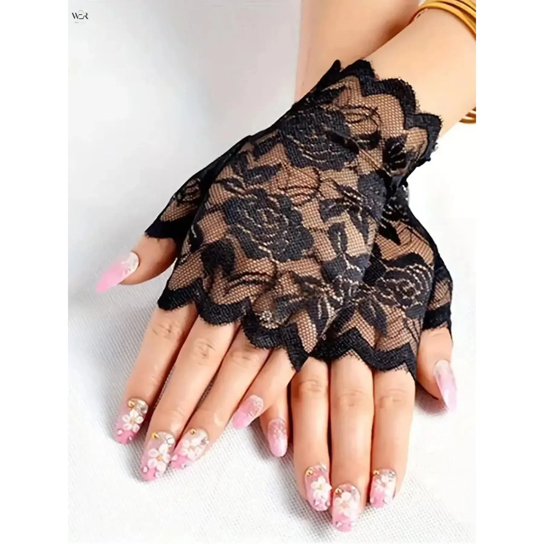 Women Vintage Rose Lace Fingerless Gloves Scalloped Edge Sheer Short Wrist Cuffs Gothic Bridal Party Evening Tea Party Costume Accessory