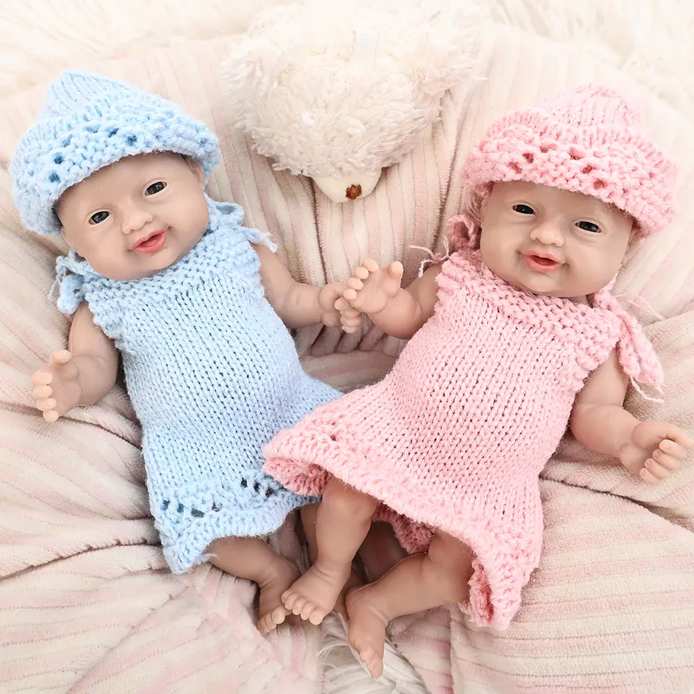 Realistic Mini Silicone Reborn Doll, Lifelike Smile Newborn, 7inch/18cm Full Body SoftSilicone Reborn Doll-3D Painted Skin, Handmade,Waterproof, Flexible Collectible Doll, Stress Relief Toy, Reborn Dolls for Kids, Fun Gifts for Kids Christmas Gifts
