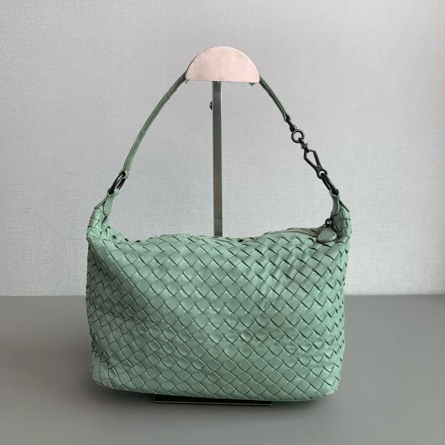 Pre-owned Bottega Veneta BV Green Leather hobo Shoulder Bag Very Good Condition Size 24×11.5 Luxury Bag P07E12010