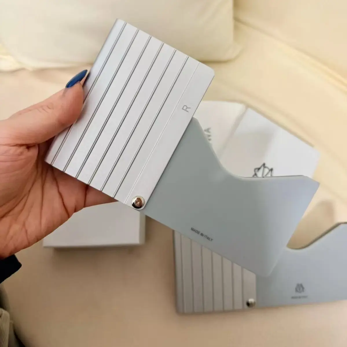 Adhesive Aluminum-Magnesium Alloy Card Holder for Mobile Phones, Classic Striped Design