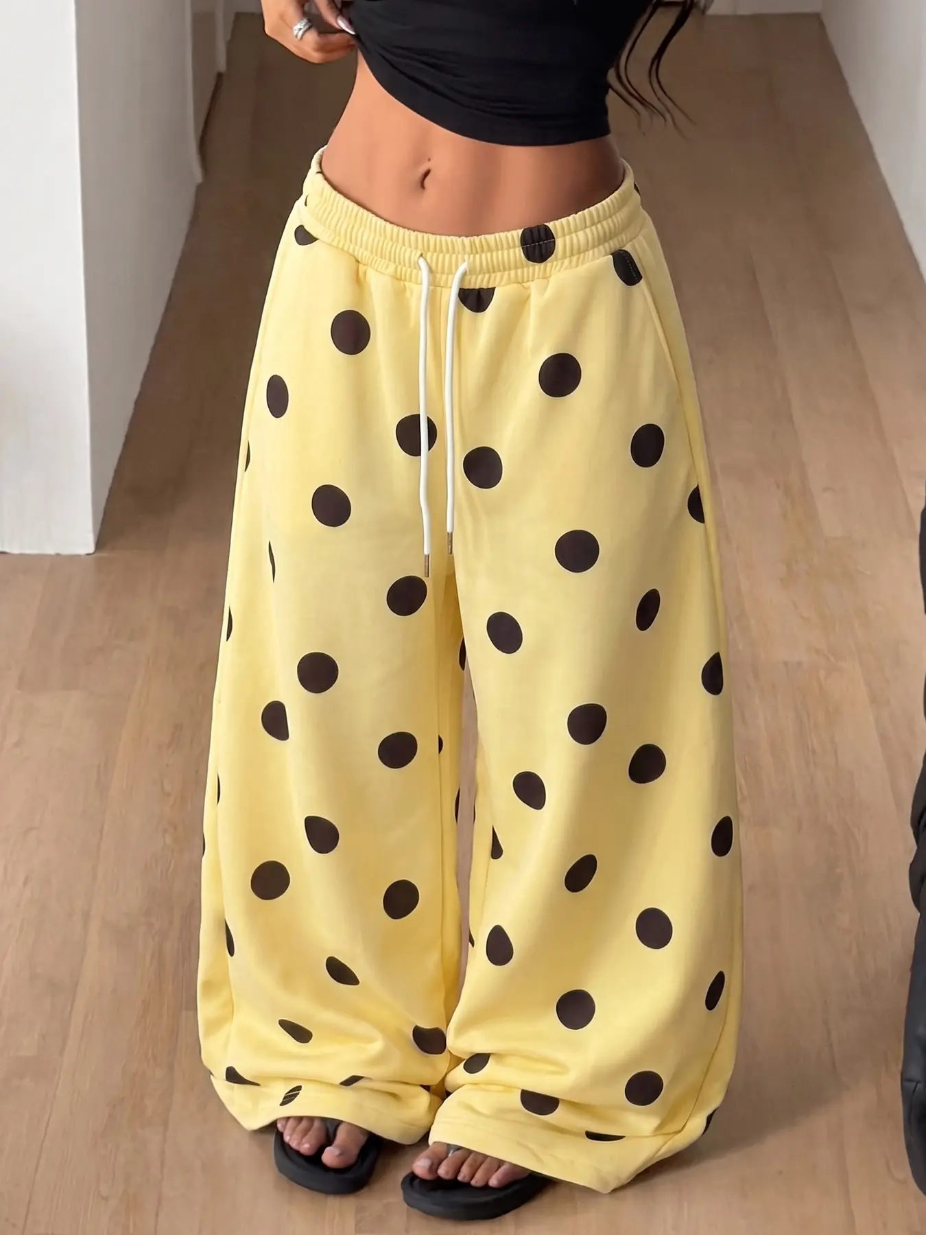 Pale Yellow Black Big Polka Dot Drawstring Elastic Waist Wide Leg Floor Length Sweatpants, Casual lounge pant, Women Side Pocket Relaxed Fit Y2K Summer Casual Daily Street Walking Date Relaxed Streetwear Trousers #springsaledeals2026 #everydayoutfit