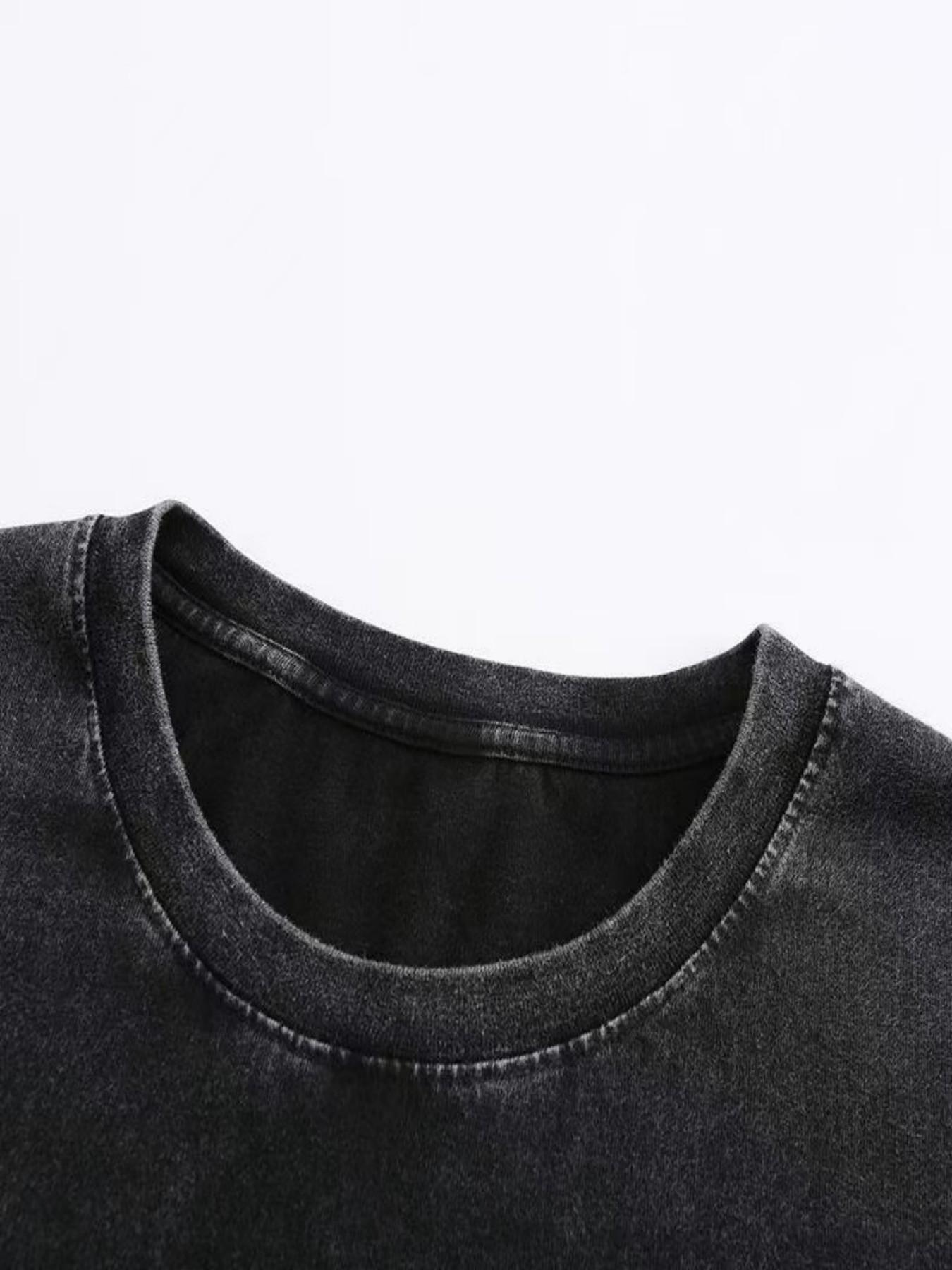 Men's Heavyweight Gothic Devil T-Shirt with Horned Figure & Red Eyes Print Streetwear Tee Shrink-Resistant Short Sleeve Round Neck for Halloween Party & Casual Wear Machine Washable Fit Cotton Menswear Top Tshirt