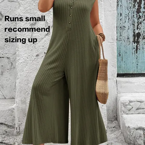 Plus-Size Solid Button-Front Flared-Leg Jumpsuit, Casual Comfy Minimalist Sleeveless Jumpsuit for Daily Wear, Women's Clothing for All Seasons, Casual Style Jumpsuit, Casual Pocket Jumpsuit
