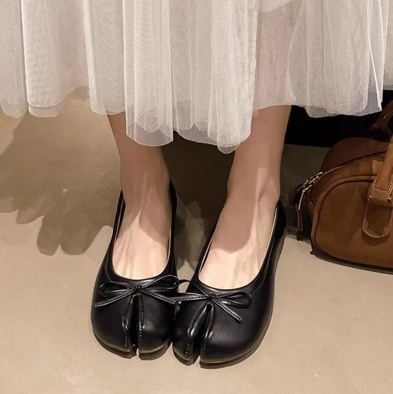 2026 New Pig Hoof Shoes, Cowhide Split Toe Shoes, Women's Summer Flat Bottom Shallow Mouth Single Shoes, Ballet Horseshoe Shoes, Axigo Same Style, One Step Stepping