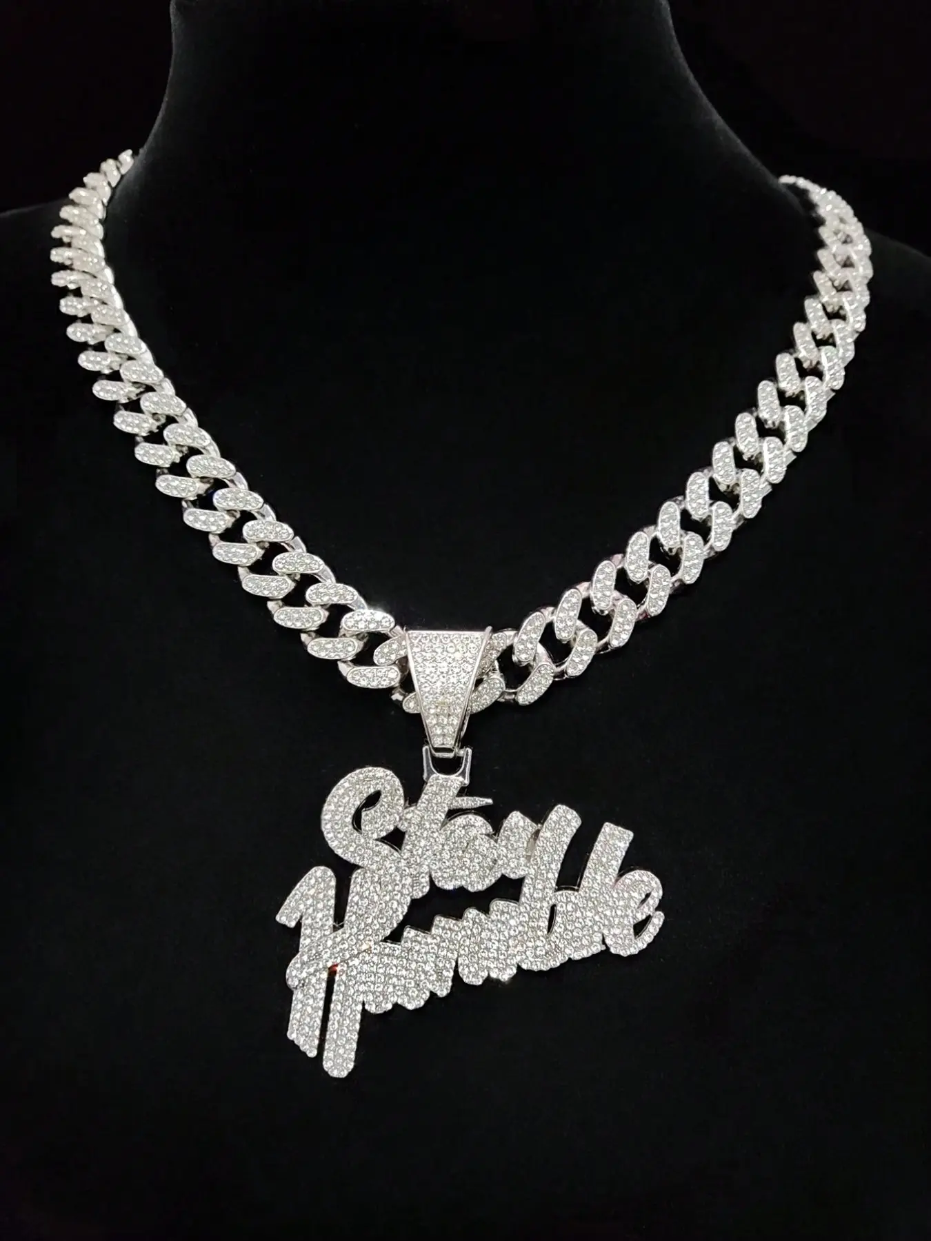 Luxurious ice crystal shiny letter pendant necklace, men's and women's hip-hop style 13mm Cuban chain design, Cuban chain-style ice crystal shiny hip-hop fashion accessory, a gift for him, Iced out necklace