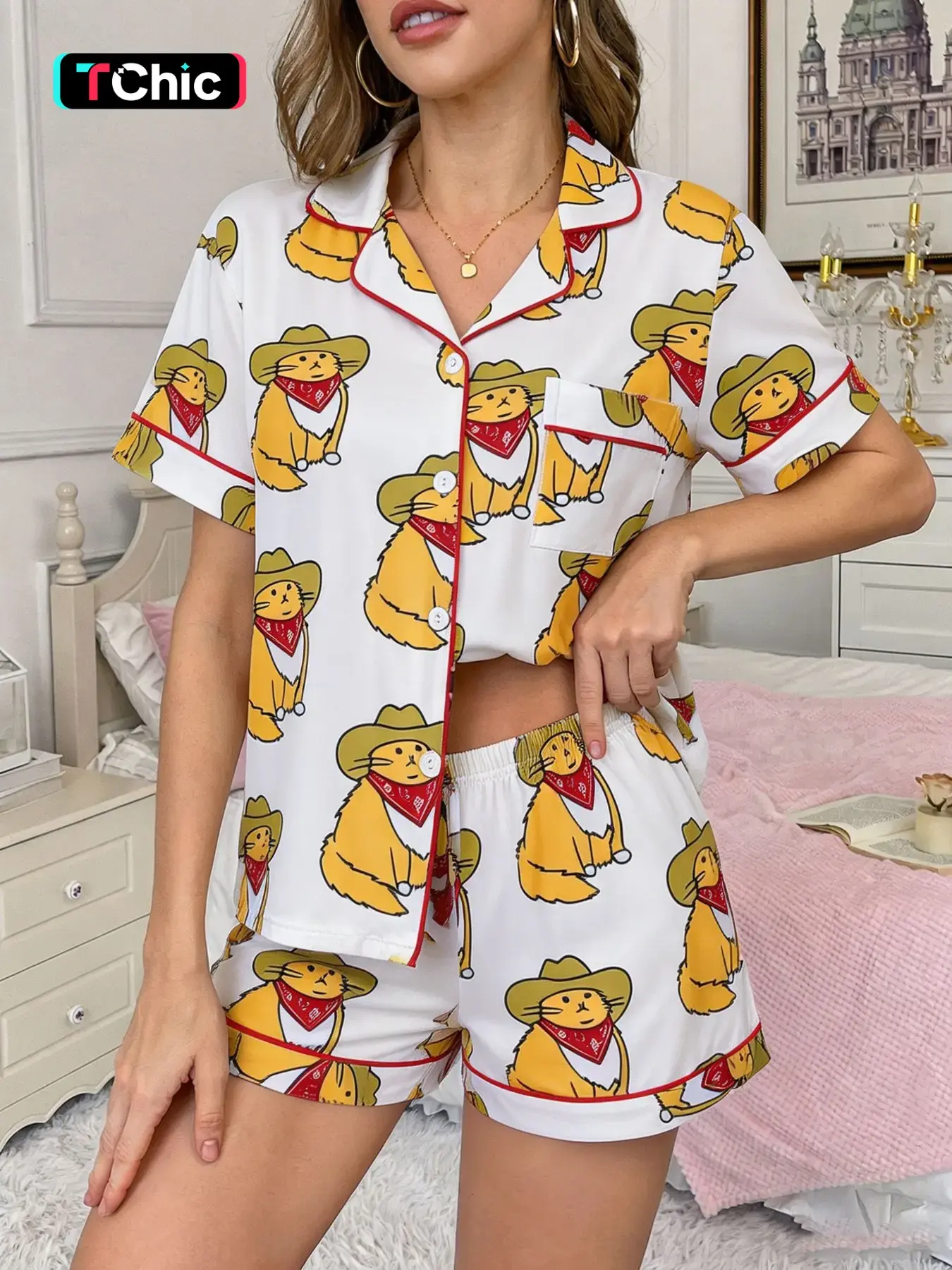 2-piece women's white background ferocious great white shark pattern printed short sleeved shorts with soft and comfortable fabric top, small pocket lapel design, elastic waistband, home daily casual women's Shorts Loungewear Set Cartoon Pattern Pajamas