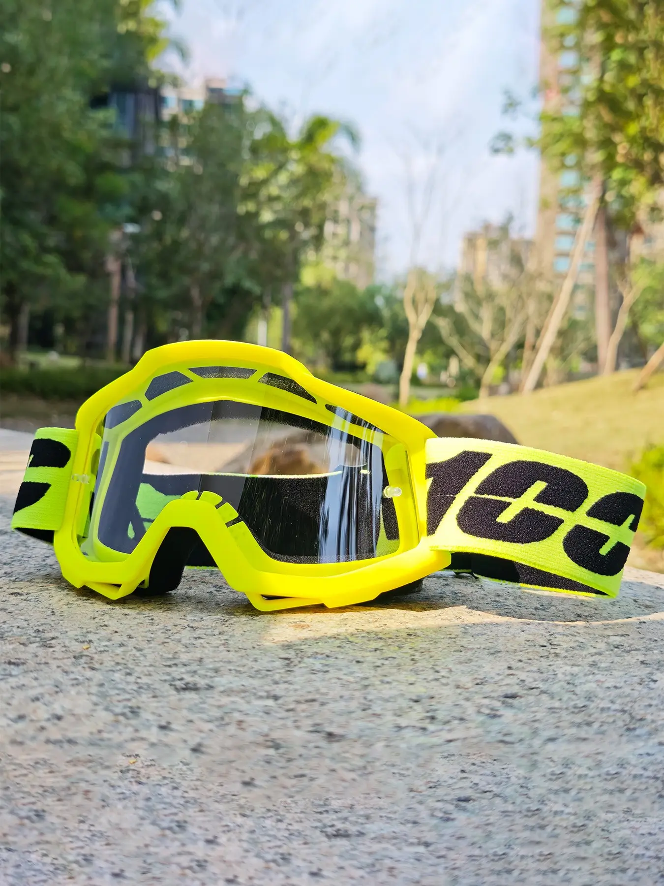 Off road motorcycle goggles, Dirt Bike Goggles, adult adjustable goggles, lenses in multiple colors, adjustable webbing, suitable for mountain riding, outdoor sports, driving, fishing, comfortable fit, safety protective equipment