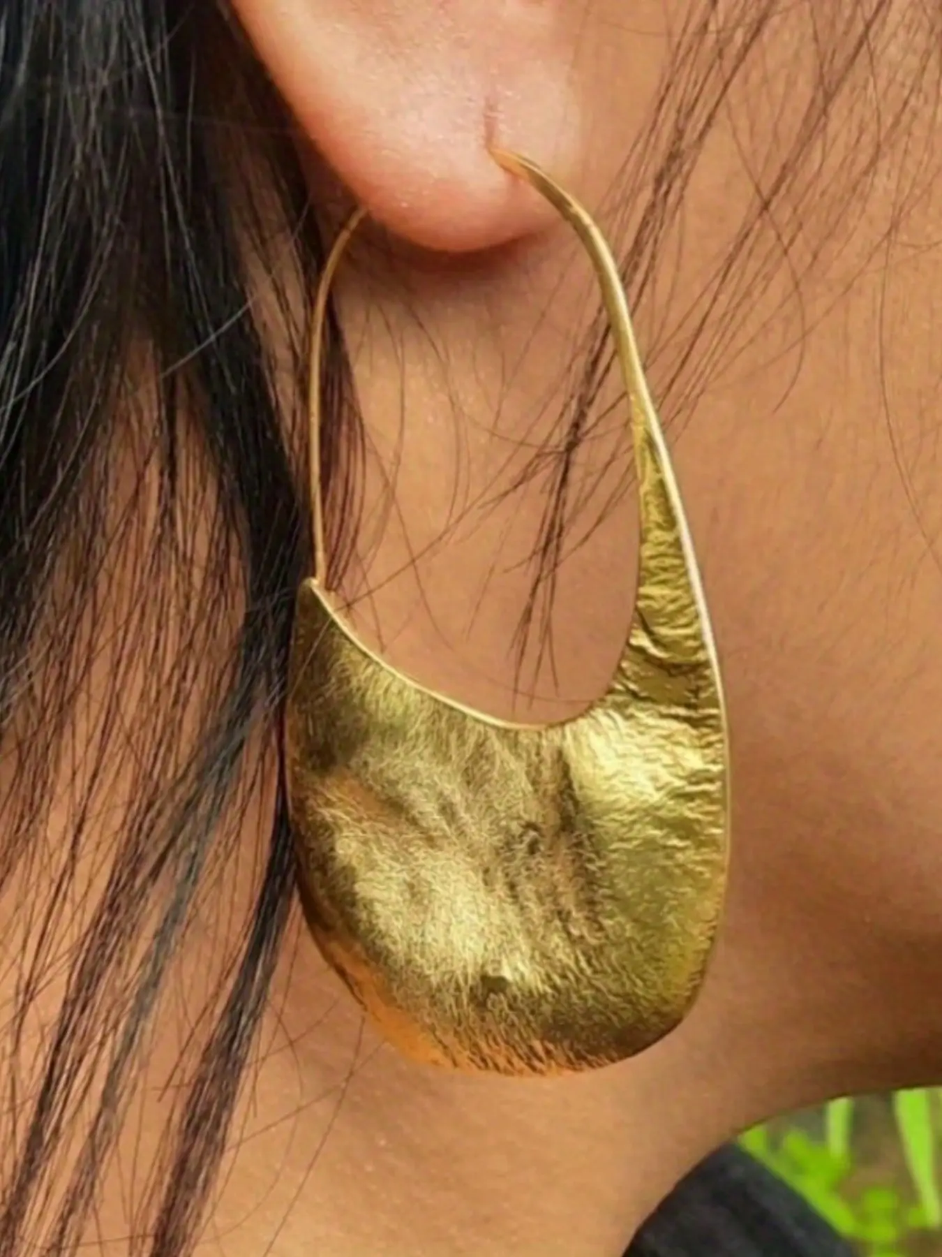 AEONBLULI Chunky Gold Hammered Teardrop Hoop Earrings for Women, Vintage Textured Saddle Statement Earrings, Birthday Christmas Gift