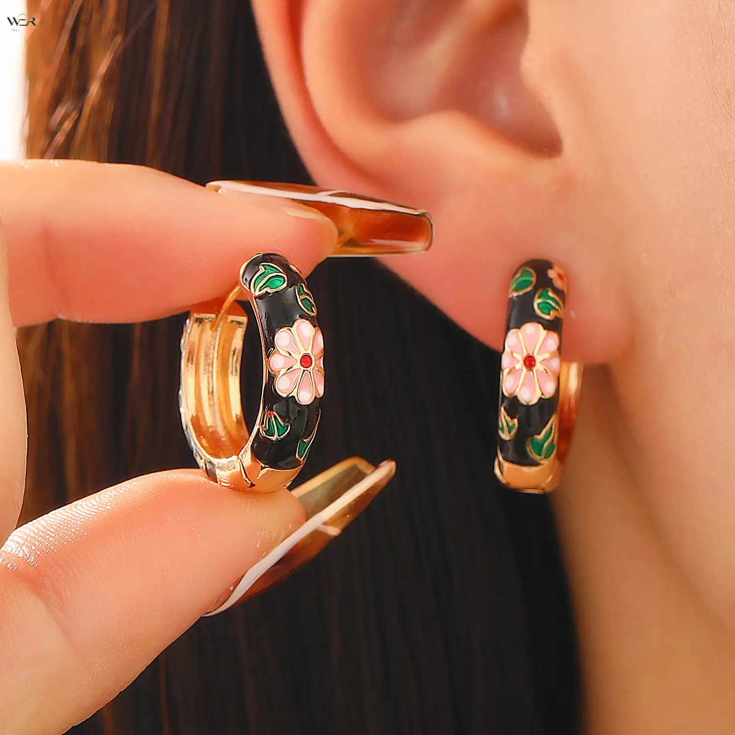 Vintage Floral Hoop Earrings in 5 Colors, 2cm Enamel Huggies with Gold Tone Click Lock Closure, Lightweight Zinc Alloy for Daily Wear, Floral Print, Casual Daily
