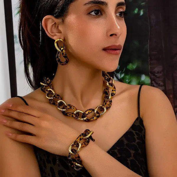 Amber Leopard Print Jewelry Set for Women, 3-Piece Chunky Bohemian Acrylic Necklace, Bracelet, and Drop Earrings, Adjustable for Parties & Birthday Gifts, Best Friends, Chunky Chain Necklace