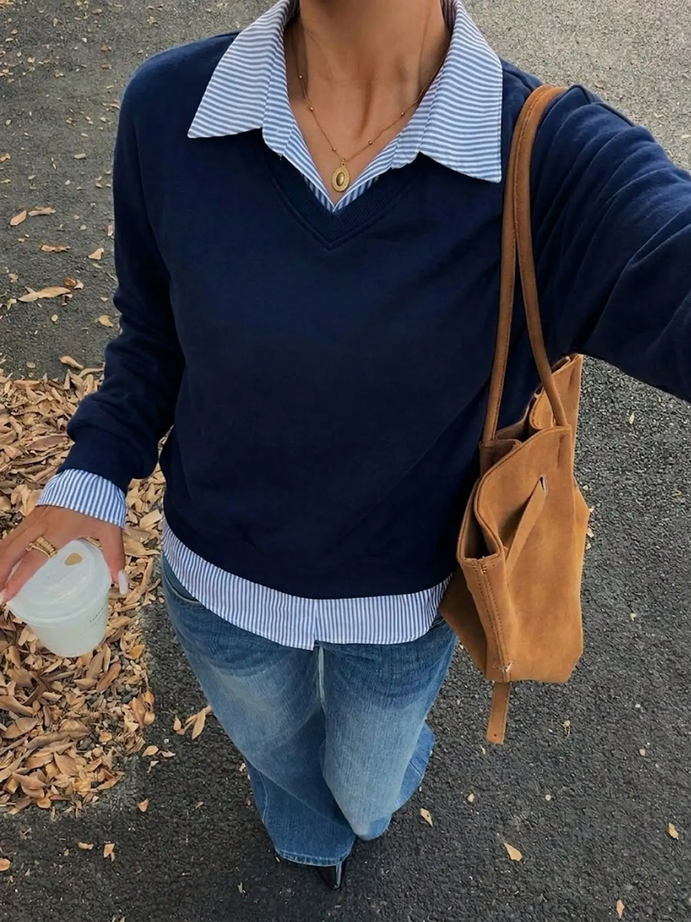 Women's collegiate-style navy blue V-neck layered-look sweatshirt tops with striped collar, long-sleeve casual pullover, minimalist style, suitable for office daily wear, campus classes, coffee outings, and autumn trips.