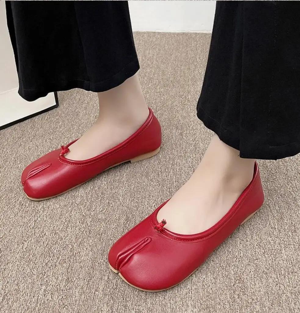 Retro Split Toe Horseshoe Flats 2026 New Arrival Women Casual Ballet Shoes Black Silver Red Brown