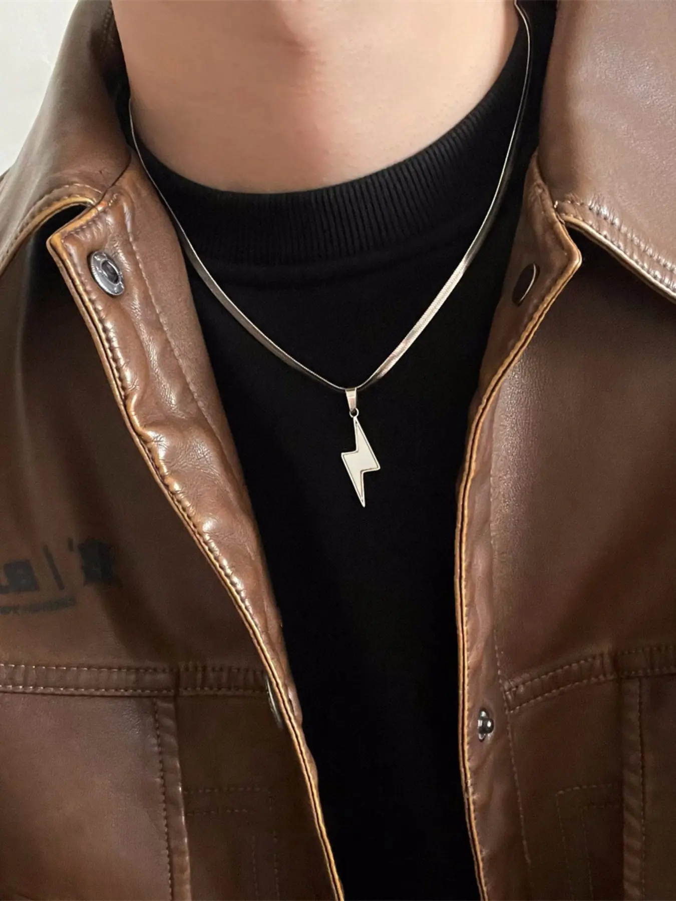 Lightning Pendant Snake Chain Necklace, Unisex Hip-Hop Style, Unique Design Accessory, Fashionable Lockbone Chain for Men and Women