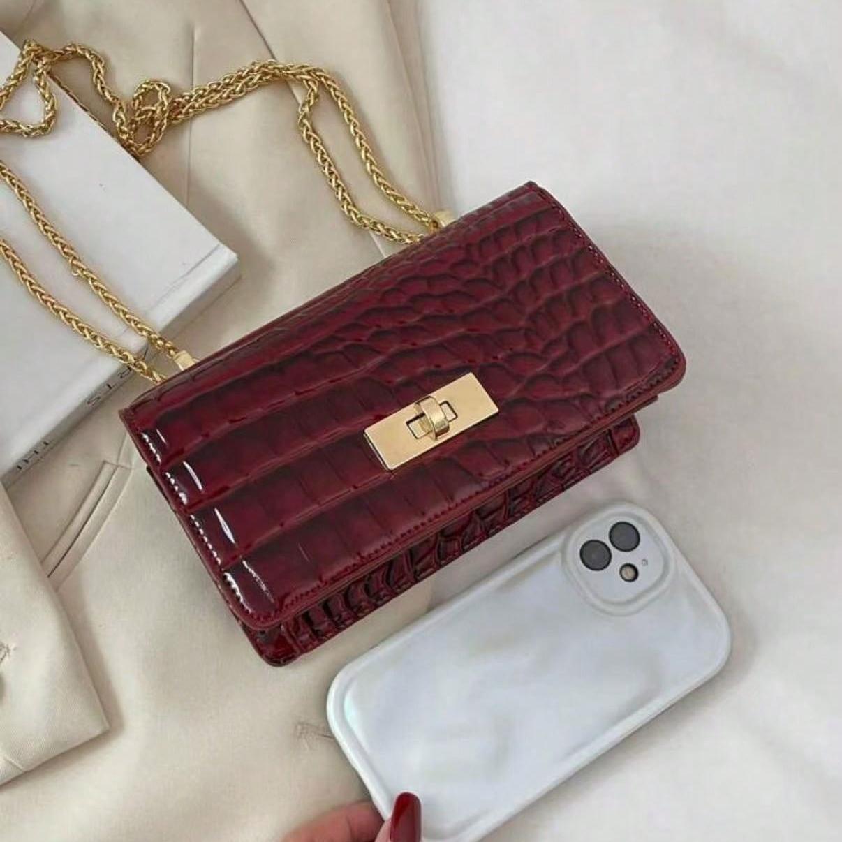 Faux Leather Crocodile-Embossed Shoulder Bag for Woman, Mini Chain Stylish Purse Work Bag Everyday Crossbody Bags Handbag with Adjustable Chain Strap Ideal for Daily Commuting, Shopping, and Travel