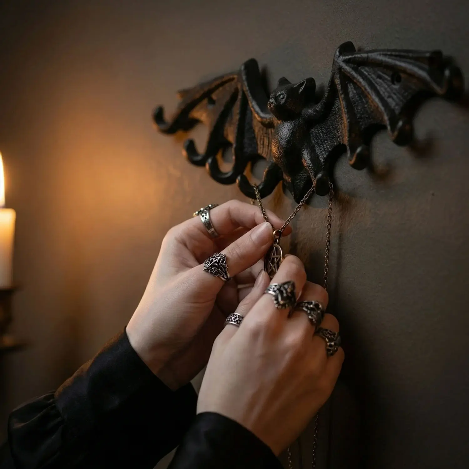 Halloween Vintage Cast Iron Bat Hook, Gothic Style Keychain Holder, Wall Mounted Key Rack, Necklace Organizer, Home Decor, Wall Mount Storage