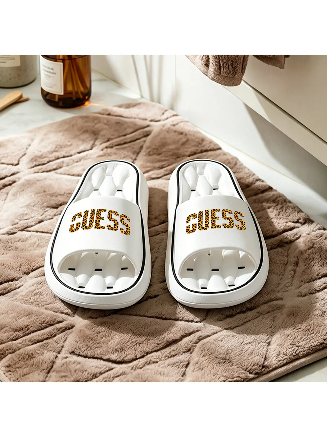 1 pair of "GUESS" patterned couple's slippers, plus-size slippers, reversible sandals for indoor/outdoor use, portable slippers, easy-to-wear slippers, suitable for showering, dishwashing, home use, gardening, Father's Day gift. Women's shoes