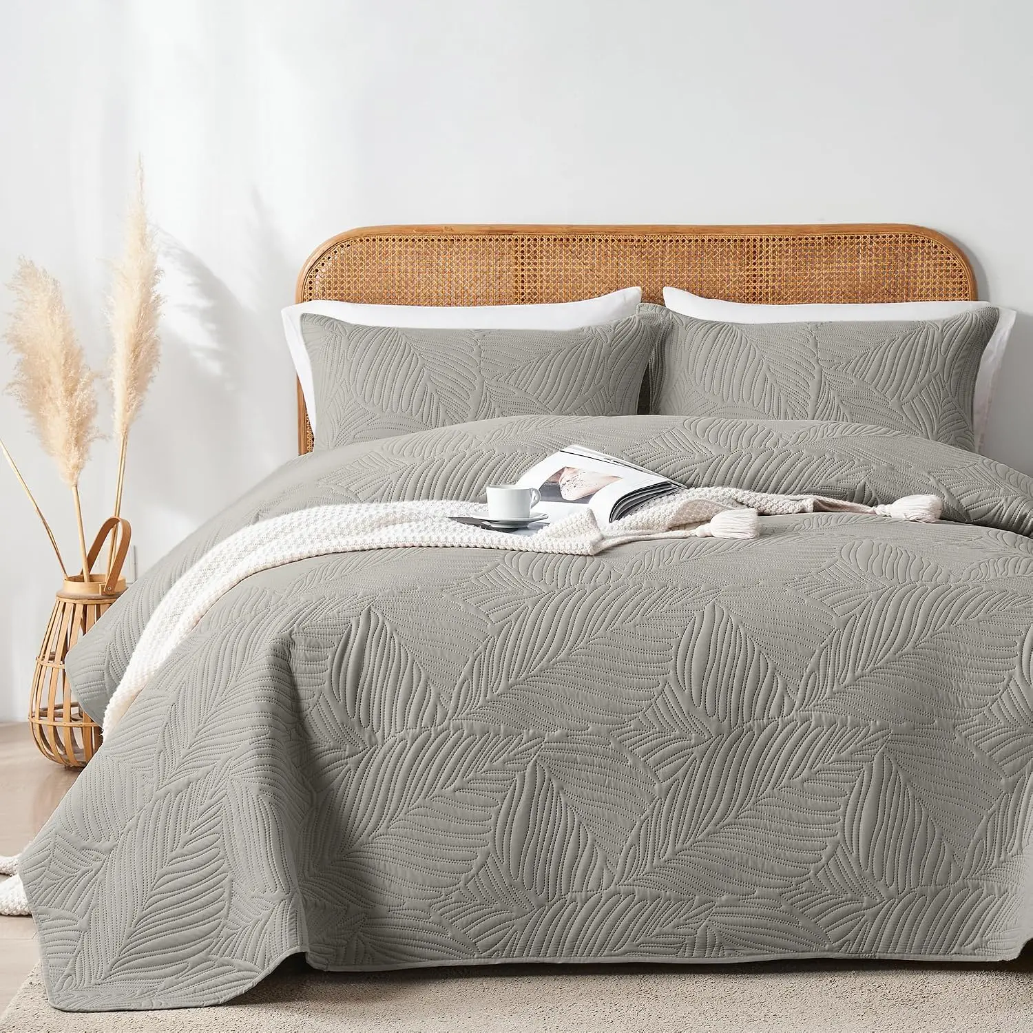 Queen Bedding Set Soft Lightweight Grey Bedspread with Leaf Pattern,Ultrasonic Microfiber Bed Coverlet Full Size for All Season (1, 2 Shams)