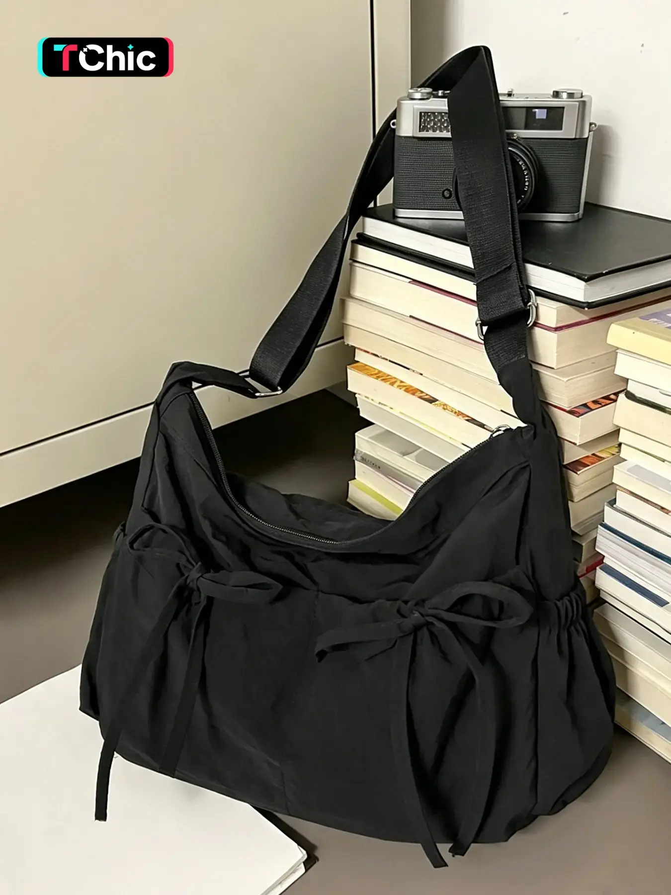 Korean-style drawstring canvas shoulder bag with pleats, simple solid-color soft washed fabric bag, adjustable widened shoulder strap, large-capacity bag perfect for students, commuting, shopping, traveling, and casual everyday use.