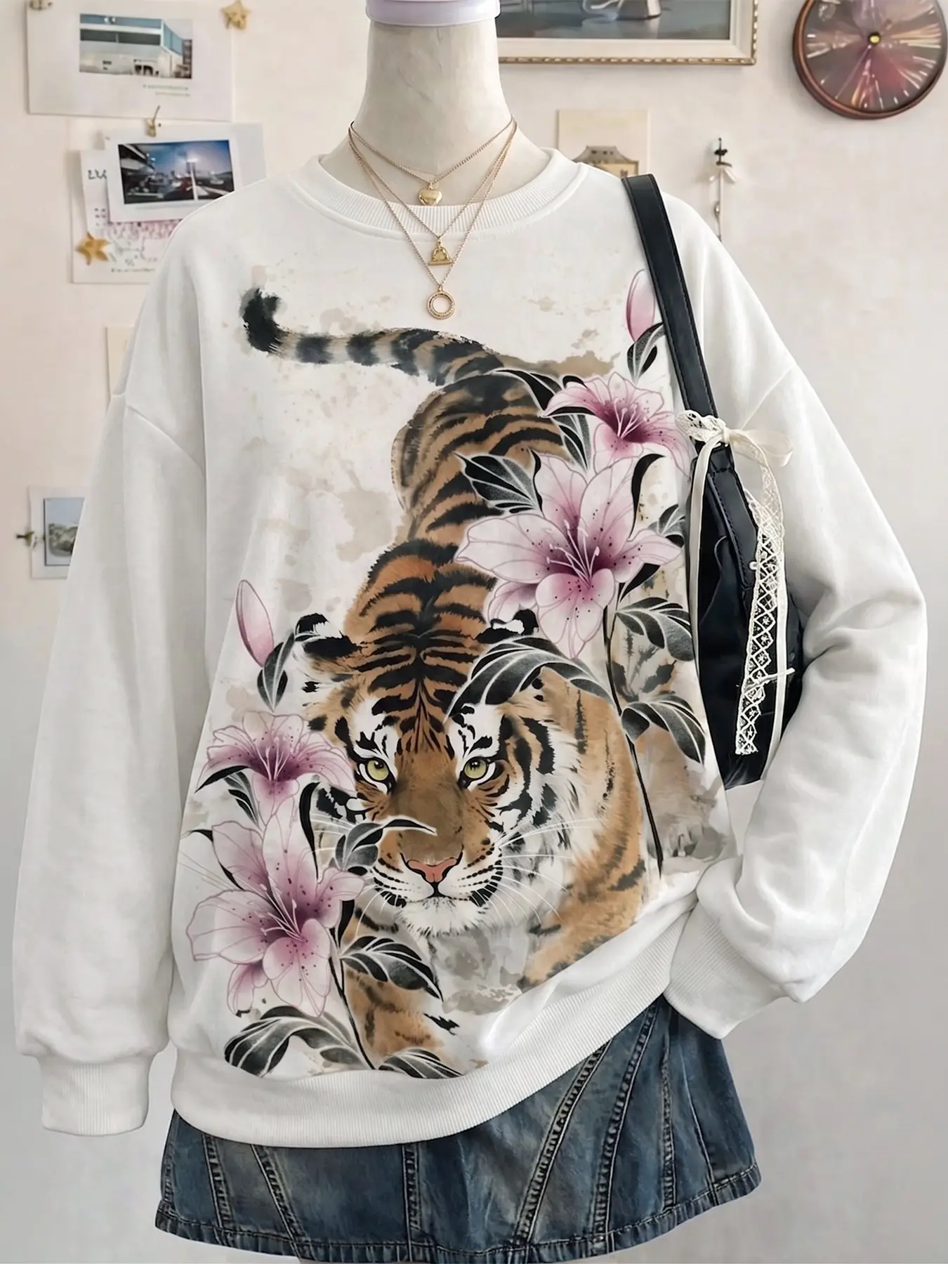 Tiger Flower Print Animal Pattern Women's Fitted Long Sleeve Sweatshirt, Casual Street Style, Fall Winter Fashion, Gift Idea