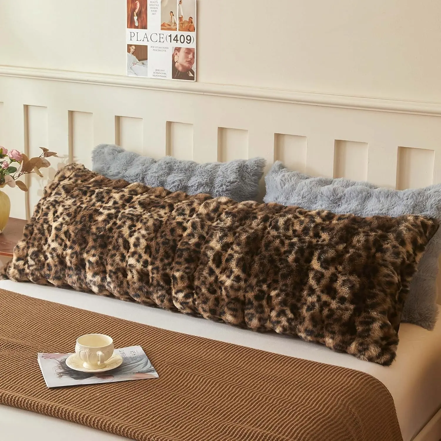 Plush Fabric Wild Pattern Body Pillow Cover (20x54 in) - Zippered Long Shape Cheetah Print Pillowcase for Pregnant Women, Indoor Furniture Accessory