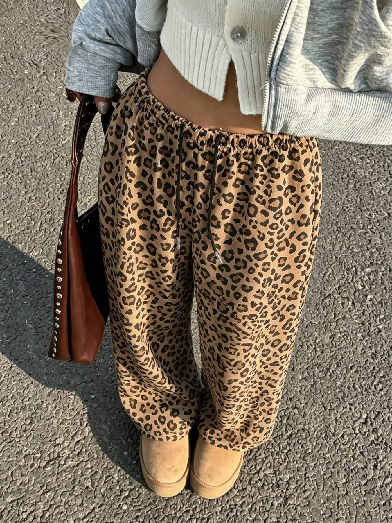 Y2K Leopard Print Wide Leg Sweatpants Women Low Waist Loose Baggy Trousers Casual Streetwear Drawstring Flowy Pants Bottom