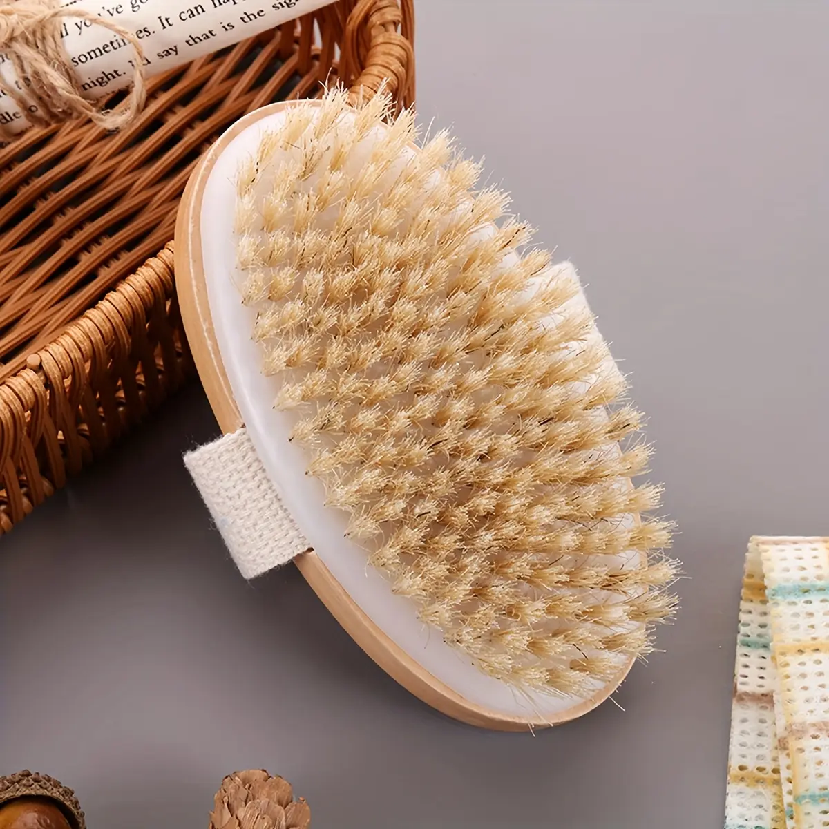 1pc Hand-Held Wooden Oval Dry Brush - Natural Bristles for Exfoliating, Massage, Body Scrubber, Wet/Dry Use, No Battery Needed, Portable Spa & Bath Accessory for Home, Dorm, Travel, Textured Grip