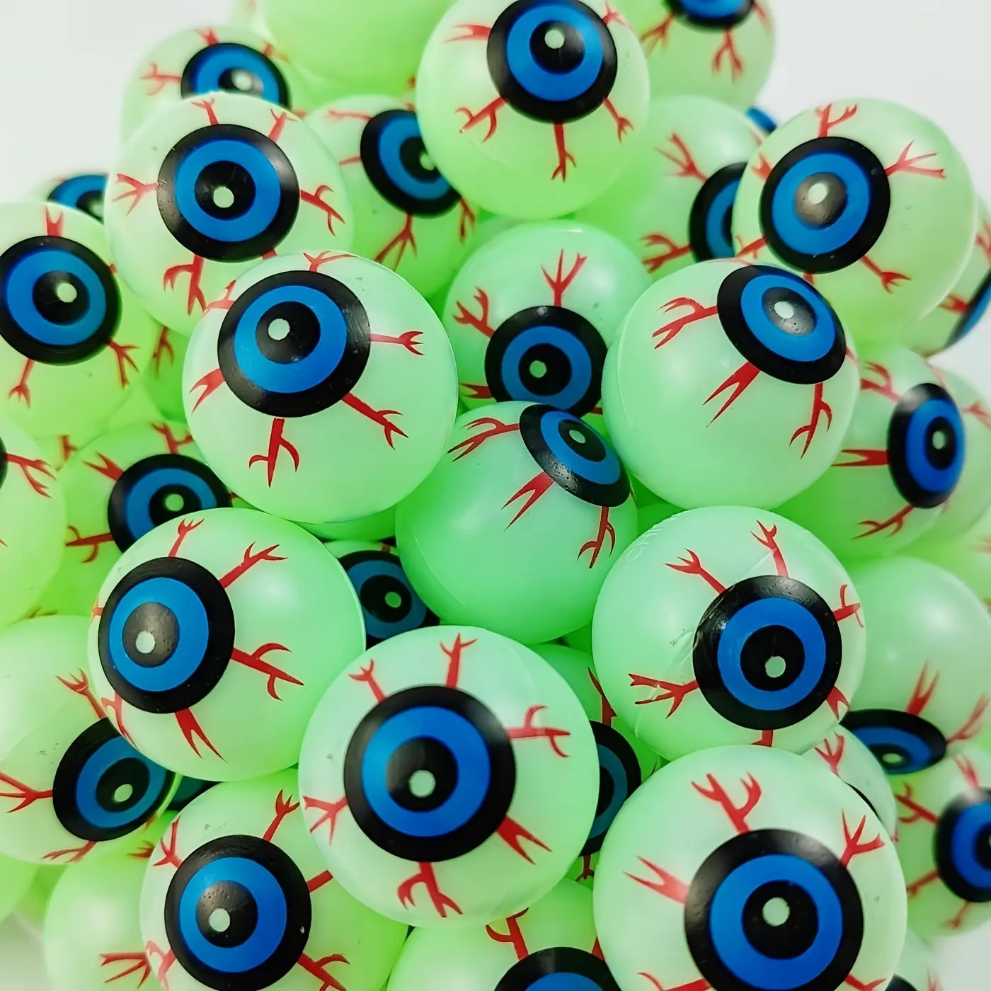 10pcs Halloween Glow-in-the-Dark Eyeballs – Realistic, spooky hollow eyeballs; suitable for Halloween horror masks, skeleton decorations, and prank party props
