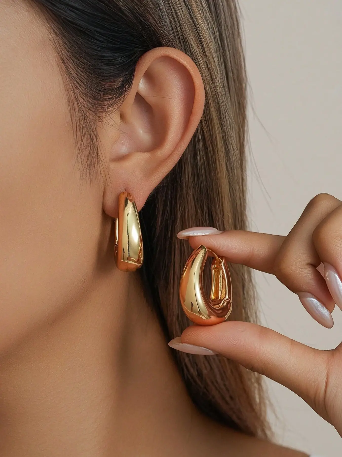 Elegant Chunky Water Drop Hoop Earrings, Nickel-Free Hypoallergenic, Smooth Surface, Fashion Chic Accessories for Women, Daily Wear, Gift Idea
