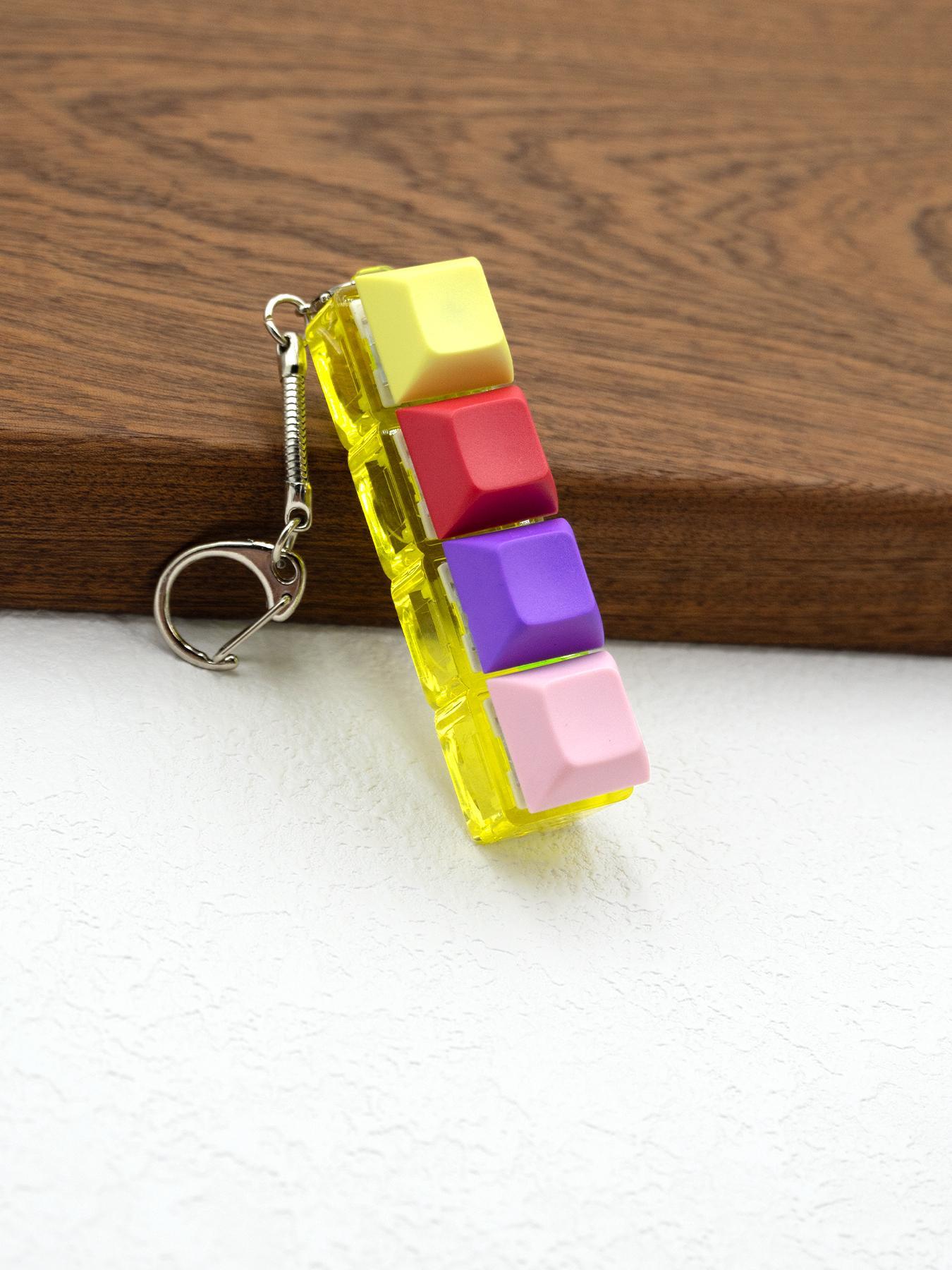 Summer 2025 Fun Keycap Keyboard Keychain, Punk Style Keyboard 4 Keys Toy Keychain for Women & Men, Fashion Accessories for Daily Use for Decompression Gift