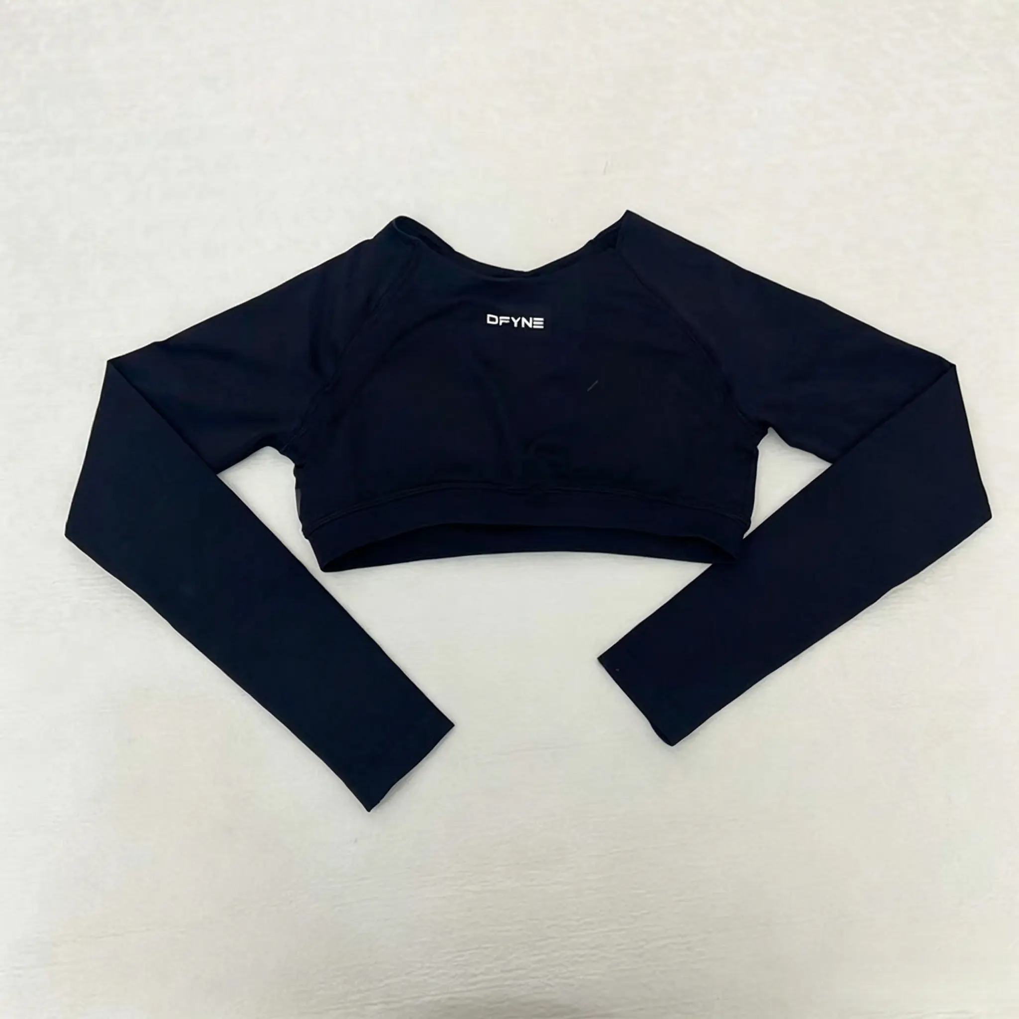 Dfyne Women's Seamless Long Sleeve Athletic Crop Top - Cutout Back Edge, Moisture Wicking, Plus Size Activewear Fitness Wear for Yoga, Fitness Training Wear