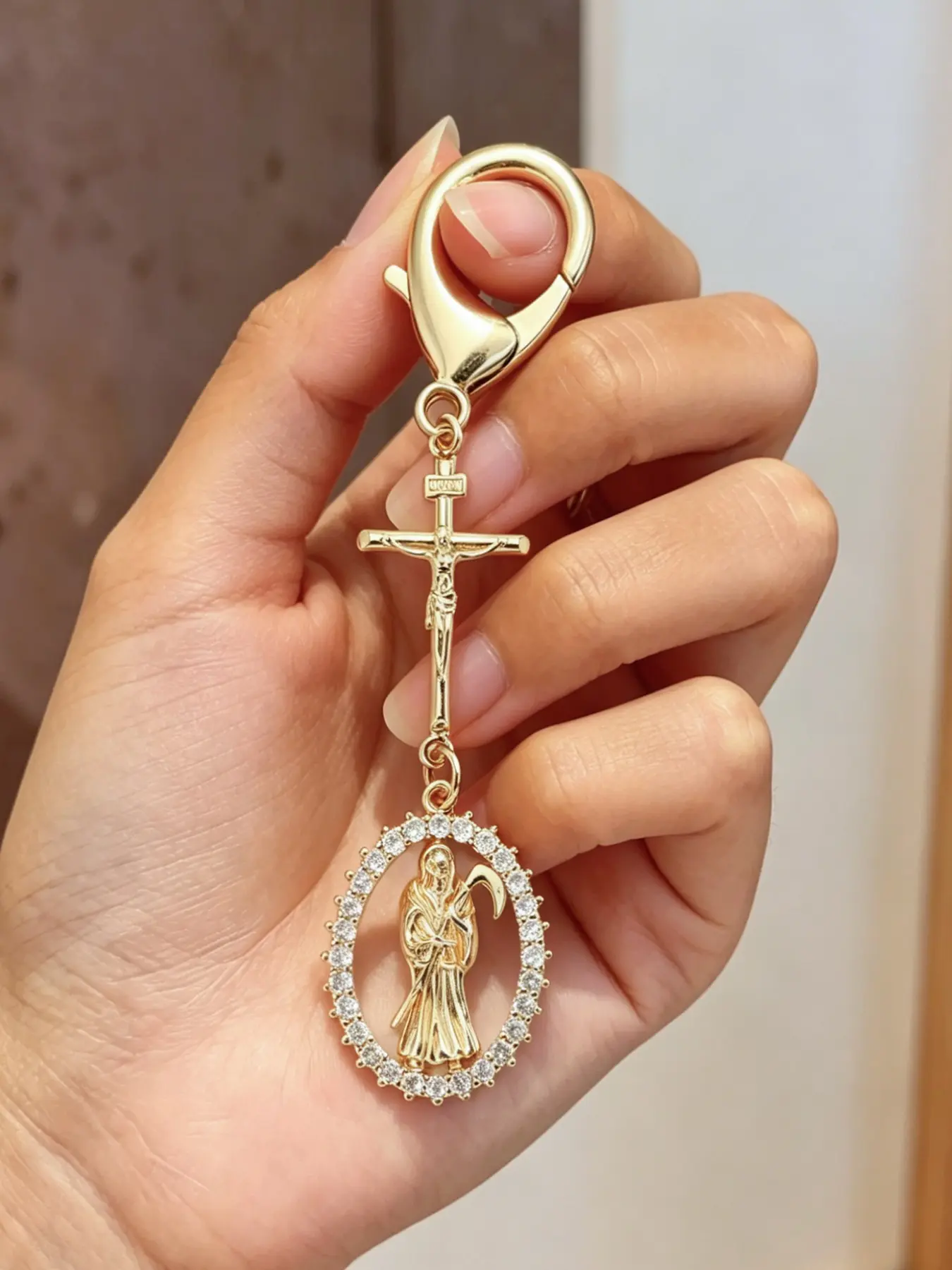 1 Piece Holy Death Saint & Jesus Cross Keychain, Premium Copper Craft, Delicate Religious Accessory, Daily Bag Charm, Wallet Pendant, Vehicle Key Decor, Church Prayer Carry Item, Vintage Devotional Ornament, Key Chain Decorations