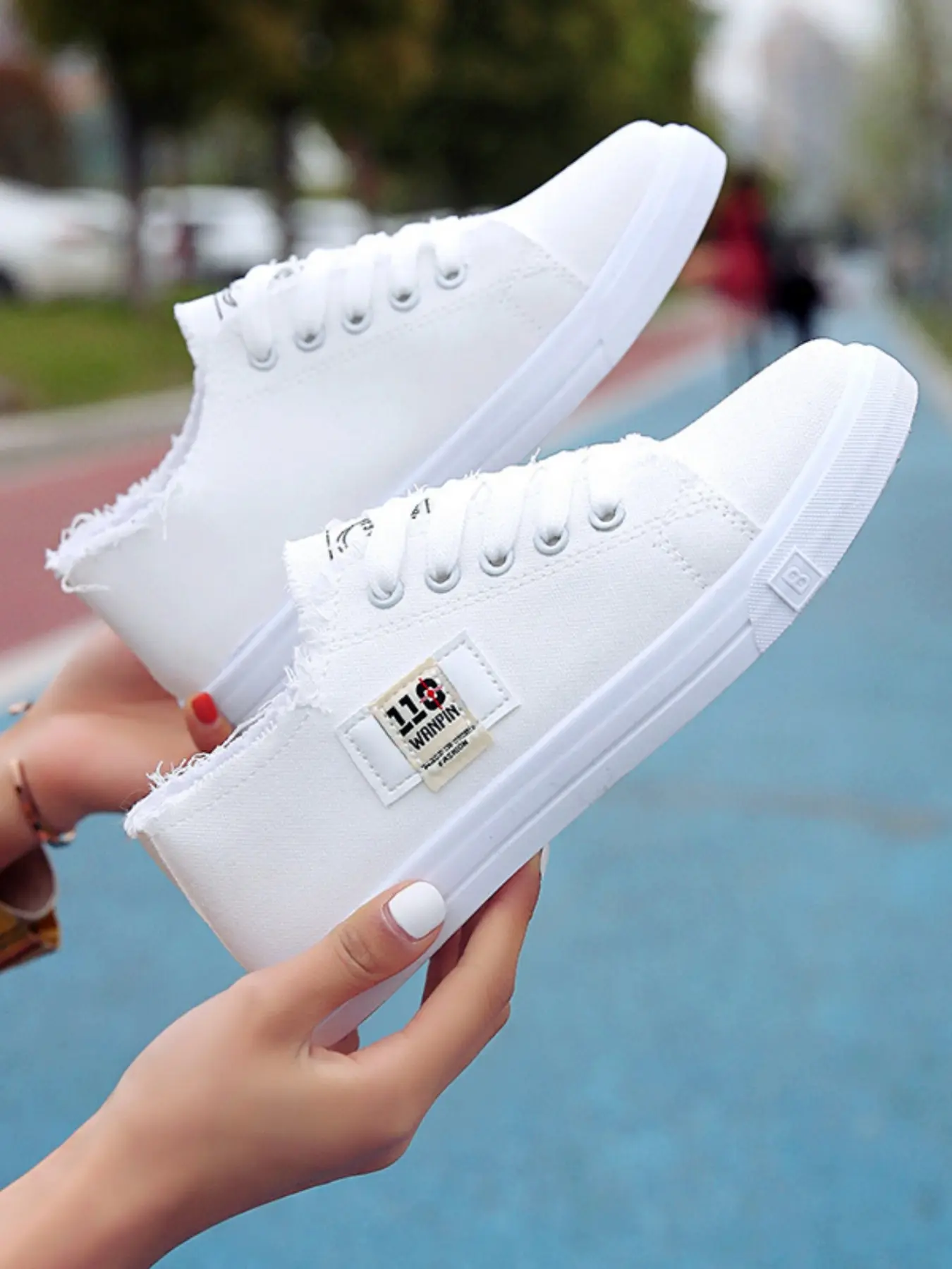 Vintage Frayed Canvas Sneakers, Breathable Flat Shoes for Women, Side Label Decoration, Soft Sole, Slimming Effect, Casual Daily Wear, Walking Shoes, Daily Street Shoes