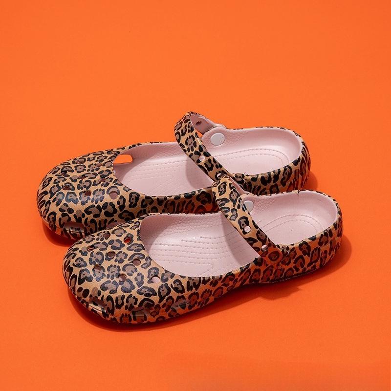 Women’s Leopard Print Clog Sandals – Lightweight Slip-On Comfort Shoes, Casual Summer Flats for Everyday Wear, Trendy Garden & Beach Footwear