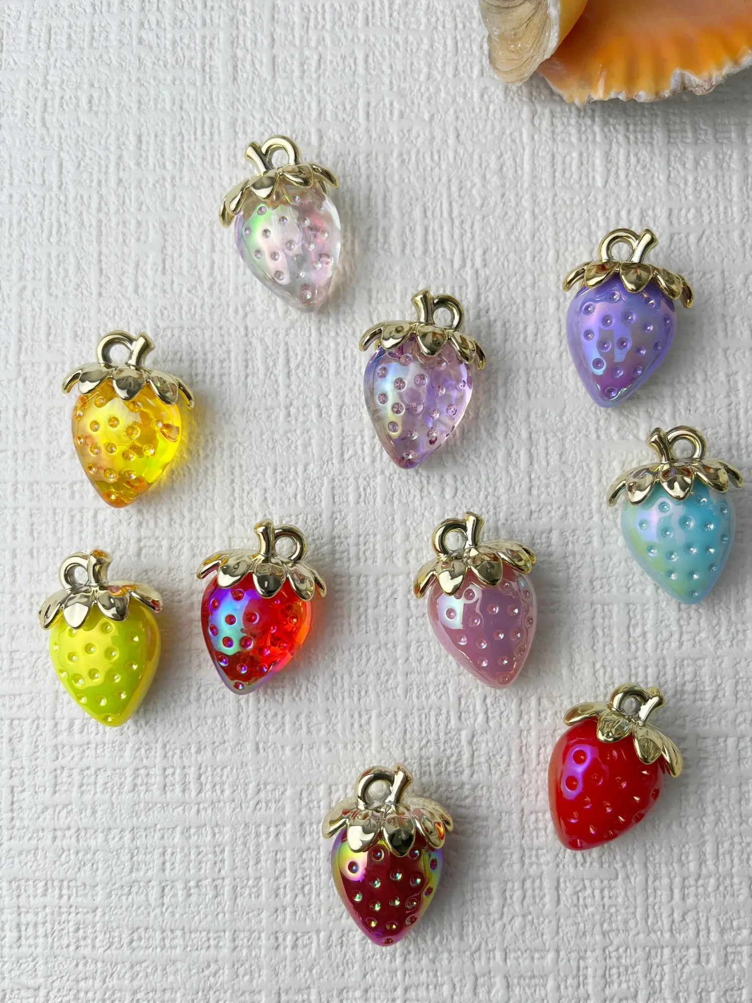 10/50pcs Acrylic Strawberry Charms Decorative Charm 23x31mm Transparent Strawberry Fruit Three-Dimensional Cute DIY Pendants for DIY Earrings & Necklaces Jewelry Keychain Phone Charms Making