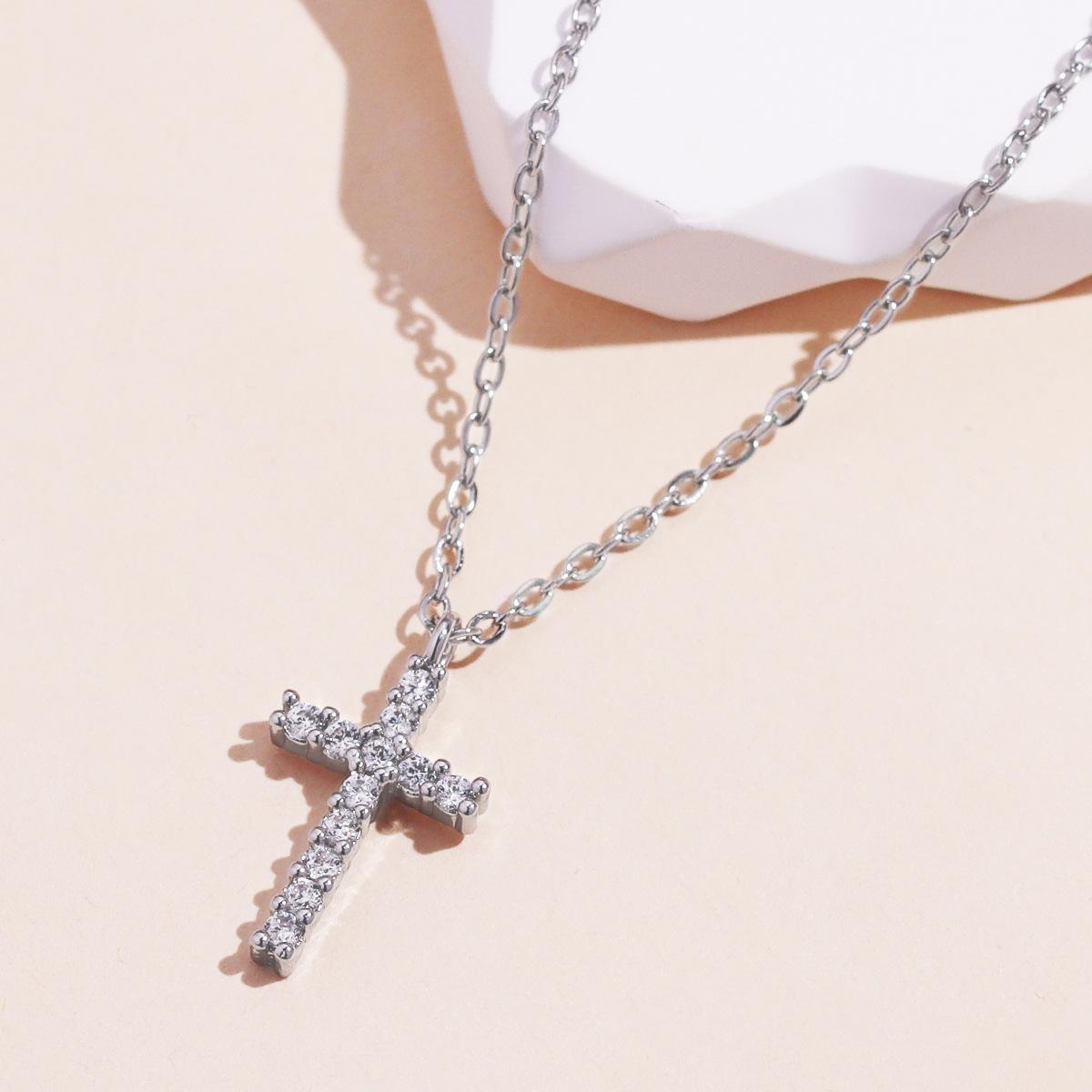 Zirconia-studded cross pendant bone chain, women's personalized light luxury ins-style versatile accessory
