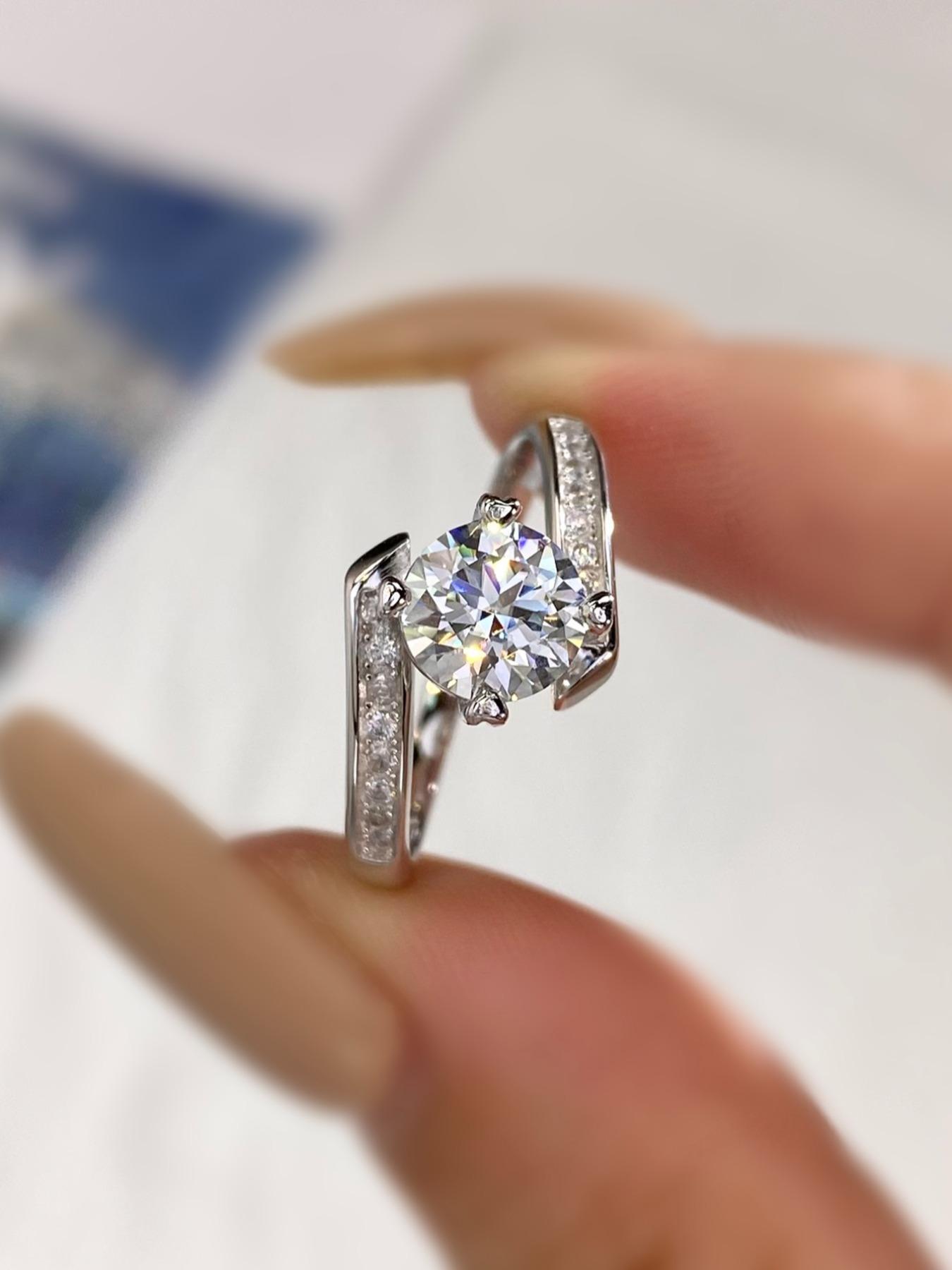S925 Sterling Silver Synthetic Moissanite Ring, Four Claw Classic Women's Ring, Exquisite Jewelry Anniversary Gift for Ladies and Girls