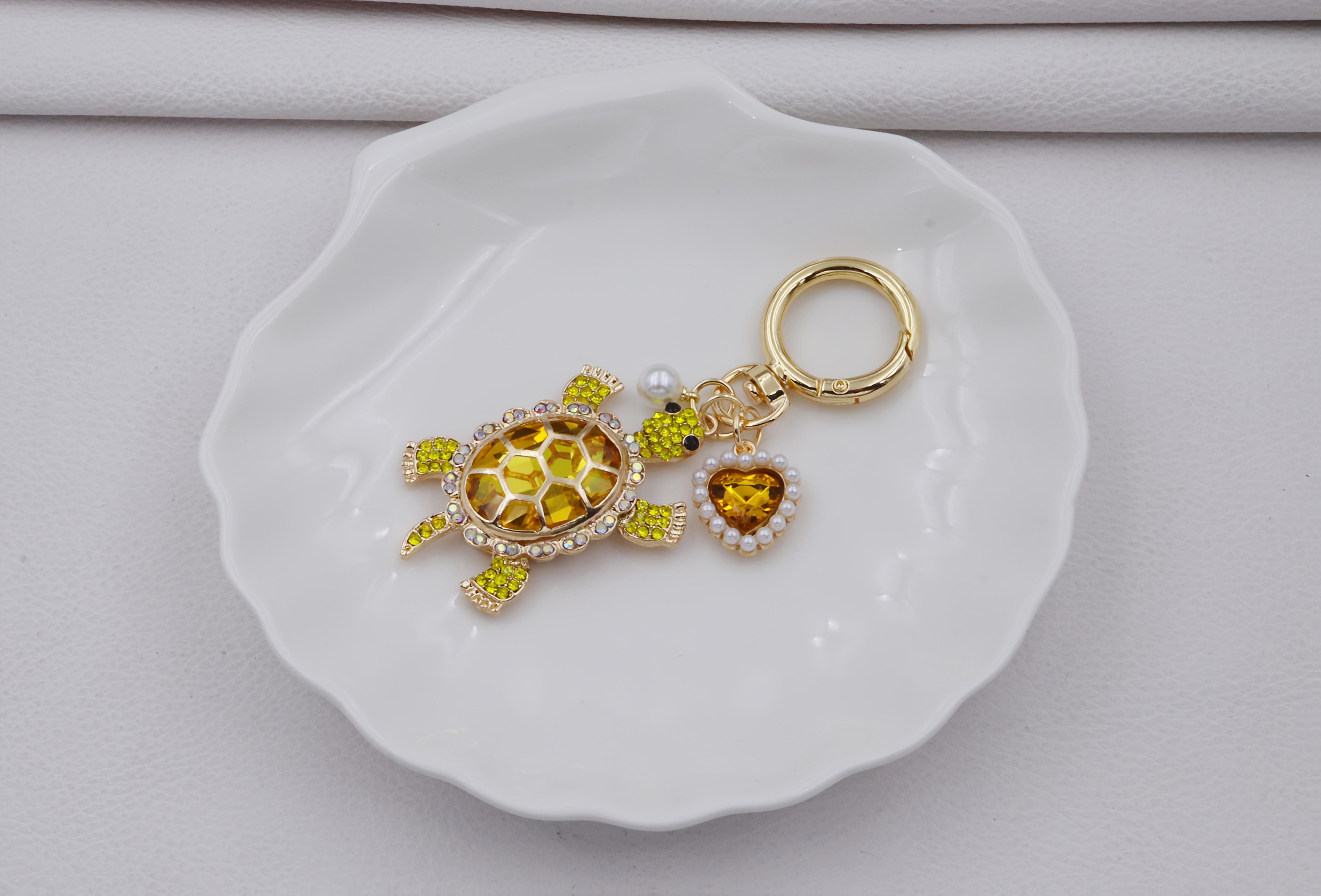 Ocean Style Turtle Keychain with Pearl Heart Charm, Aesthetic Marine Animal Bag Charm, Cute Unisex Key Ring for Bags & Keys, Trendy Friendship Gift for Daily Use