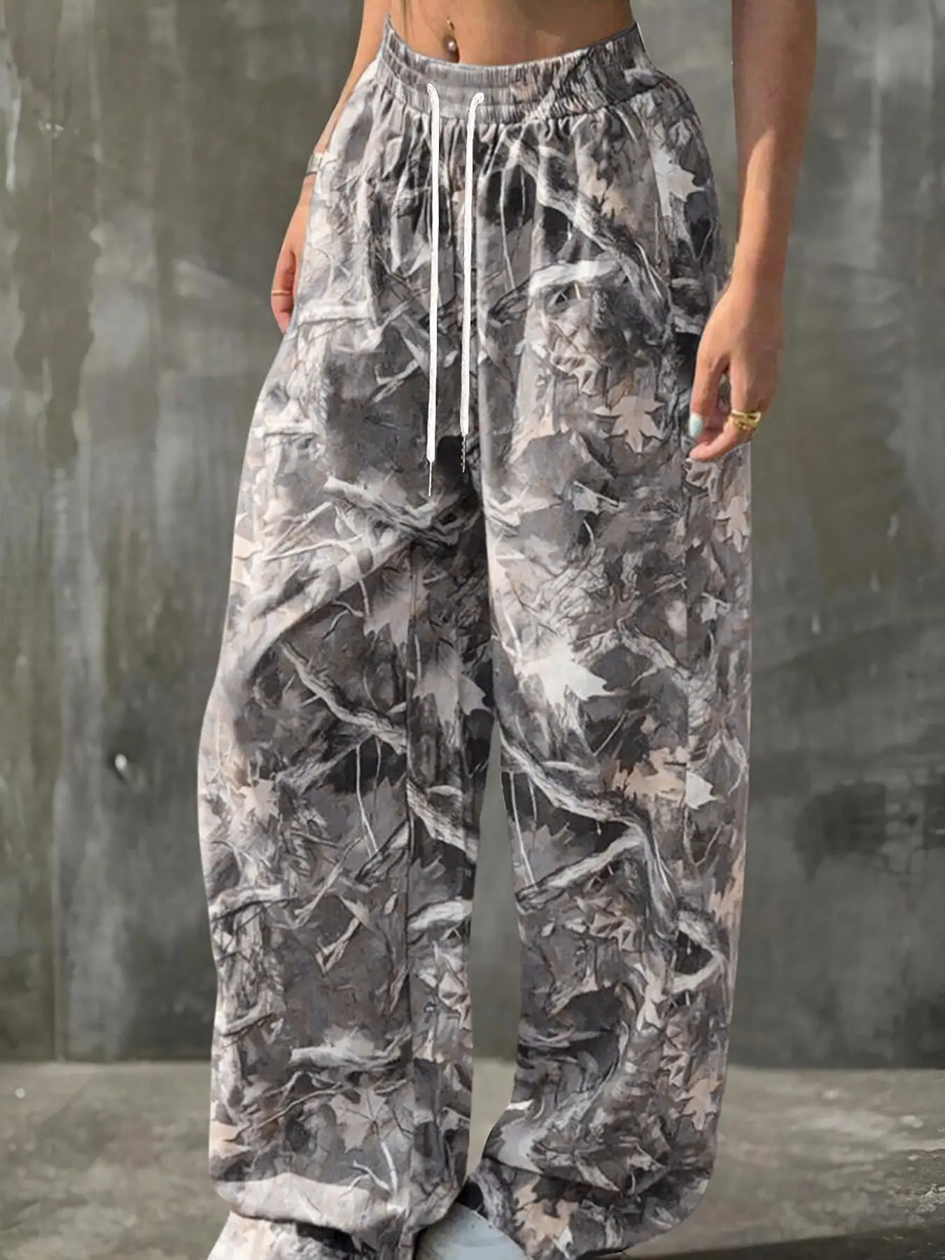 Women's Camo Print Knit Pants, Loose-Fitting Casual Sporty Style, Comfortable All-Season Wear, Elastic Waistband Design