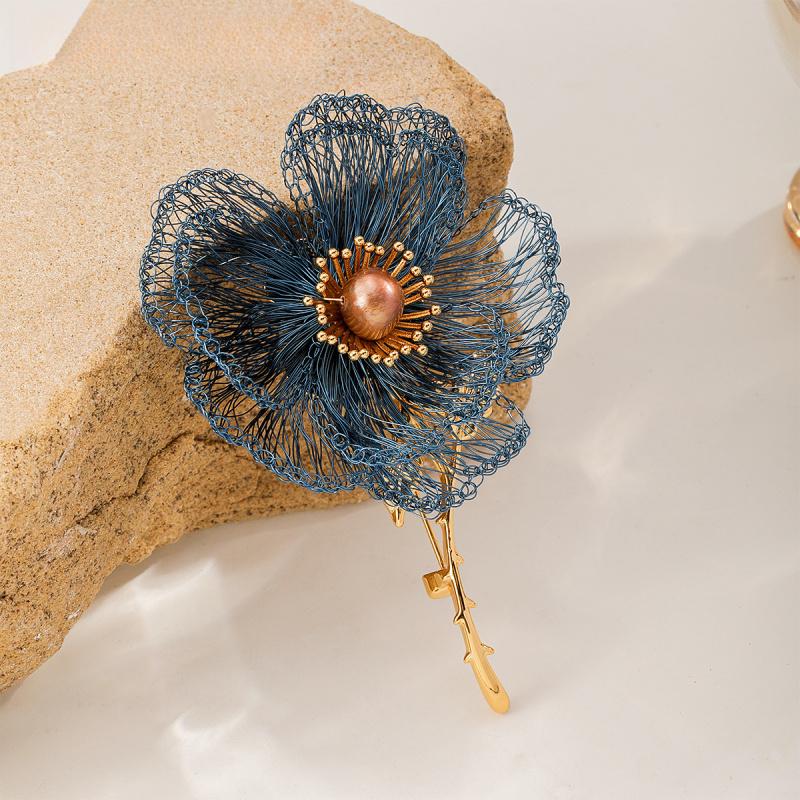 Exquisite Romantic Handmade Floral Brooch - Unique Hand-woven Wire Luxurious Niche Design