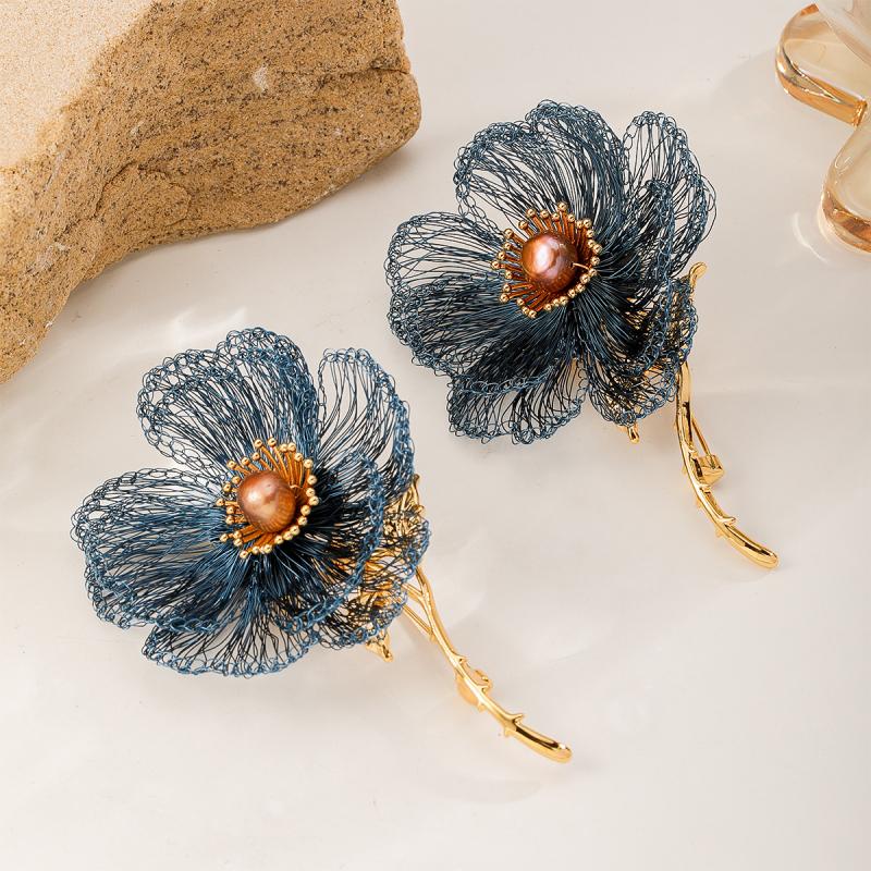 Exquisite Romantic Handmade Floral Brooch - Unique Hand-woven Wire Luxurious Niche Design