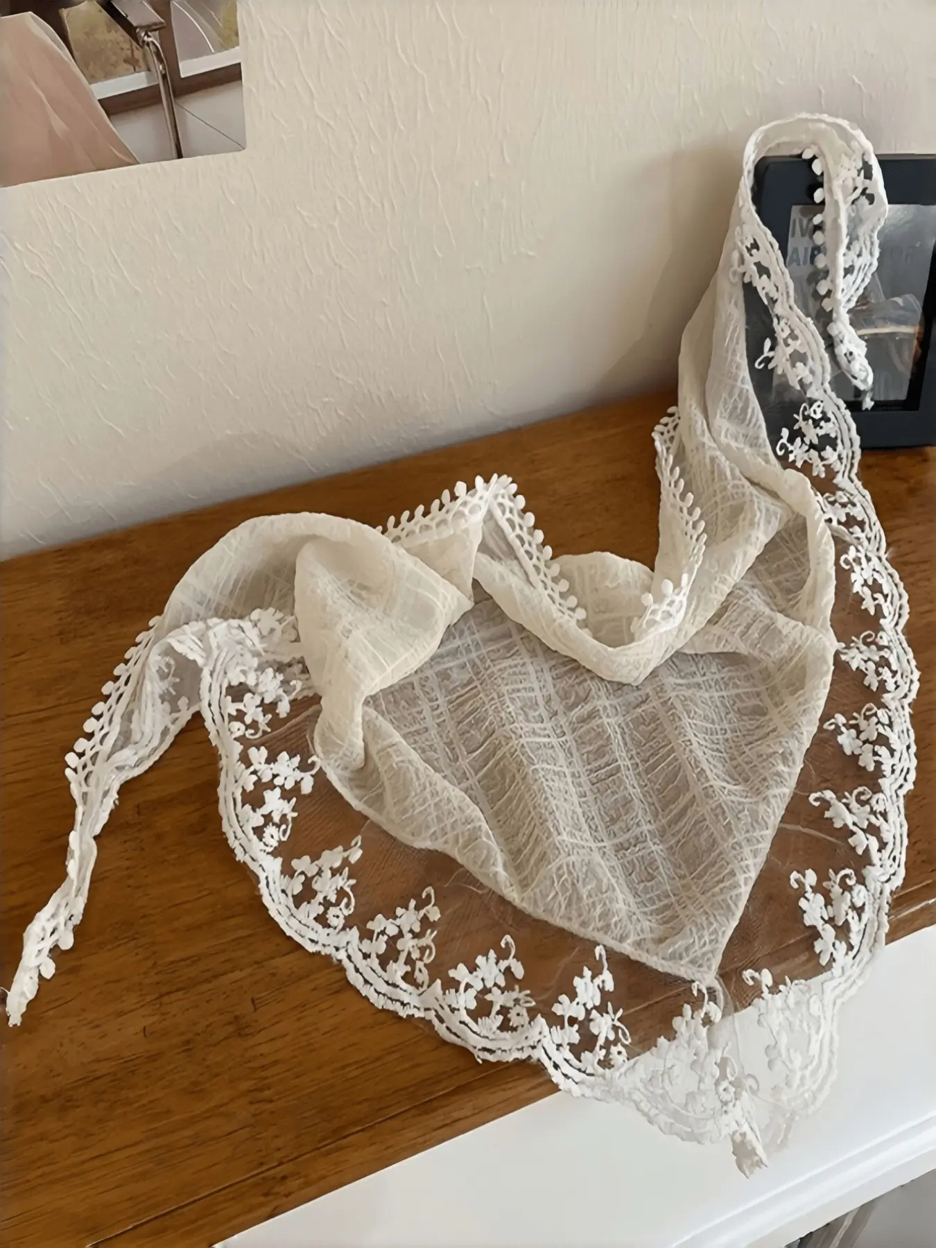 Summer Floral Lightweight Headband Scarf, Lace Triangular Style for Women, French Retro Hair Band for Daily Beach Outing