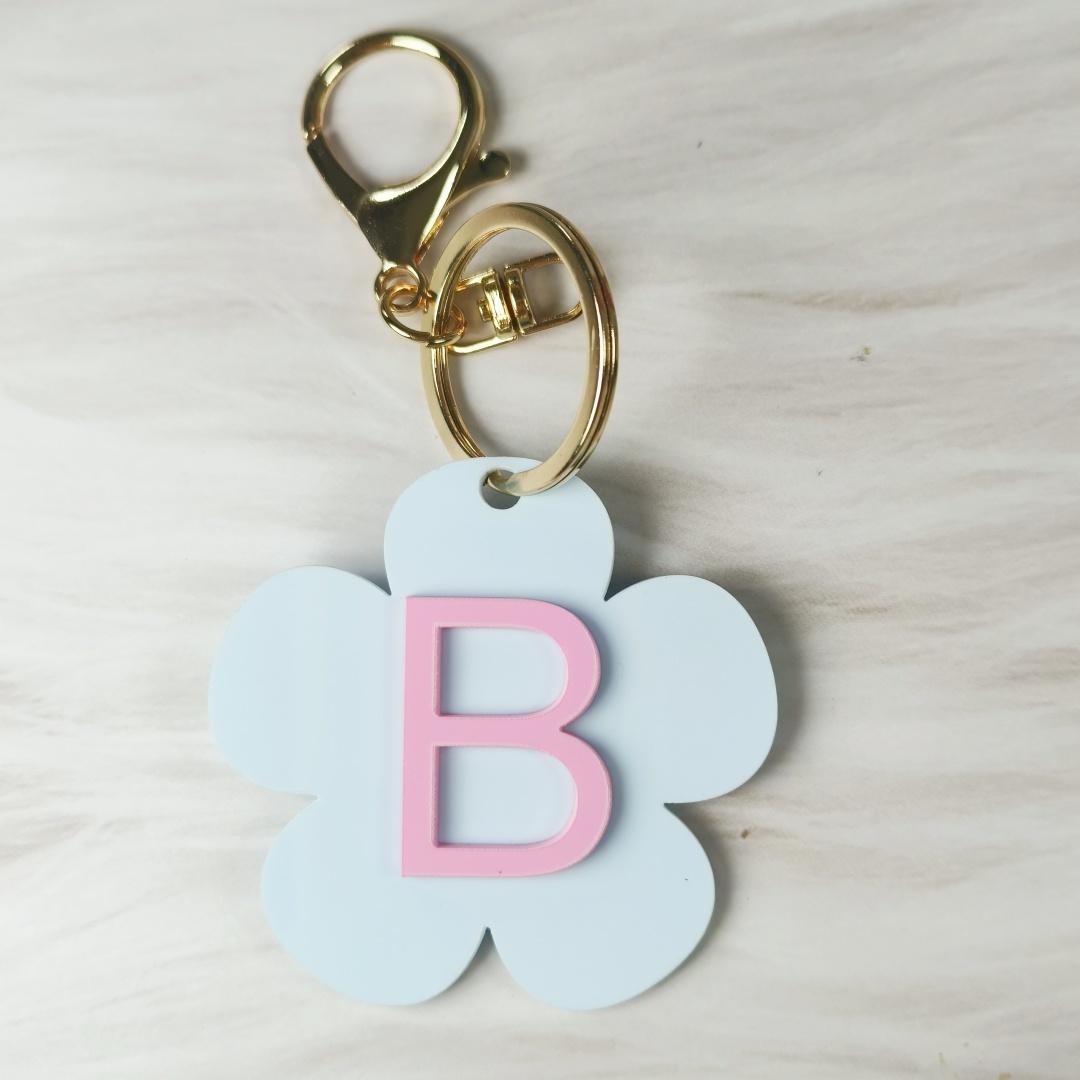 Personalized Name Flower Keychain, Initial Acrylic Keychain, Customized Acrylic Bag Tag, Backpack Name Tag, Letter Combination Retro Daisy Label