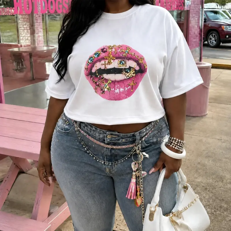 Plus Size White Short Sleeve Crop Top Pink Jeweled Lip Print Crew Neck Casual T Shirt for Women Streetwear Y2K Summer Vacation Party Daily Wear Womenswear Crewneck Tshirt Round Neck