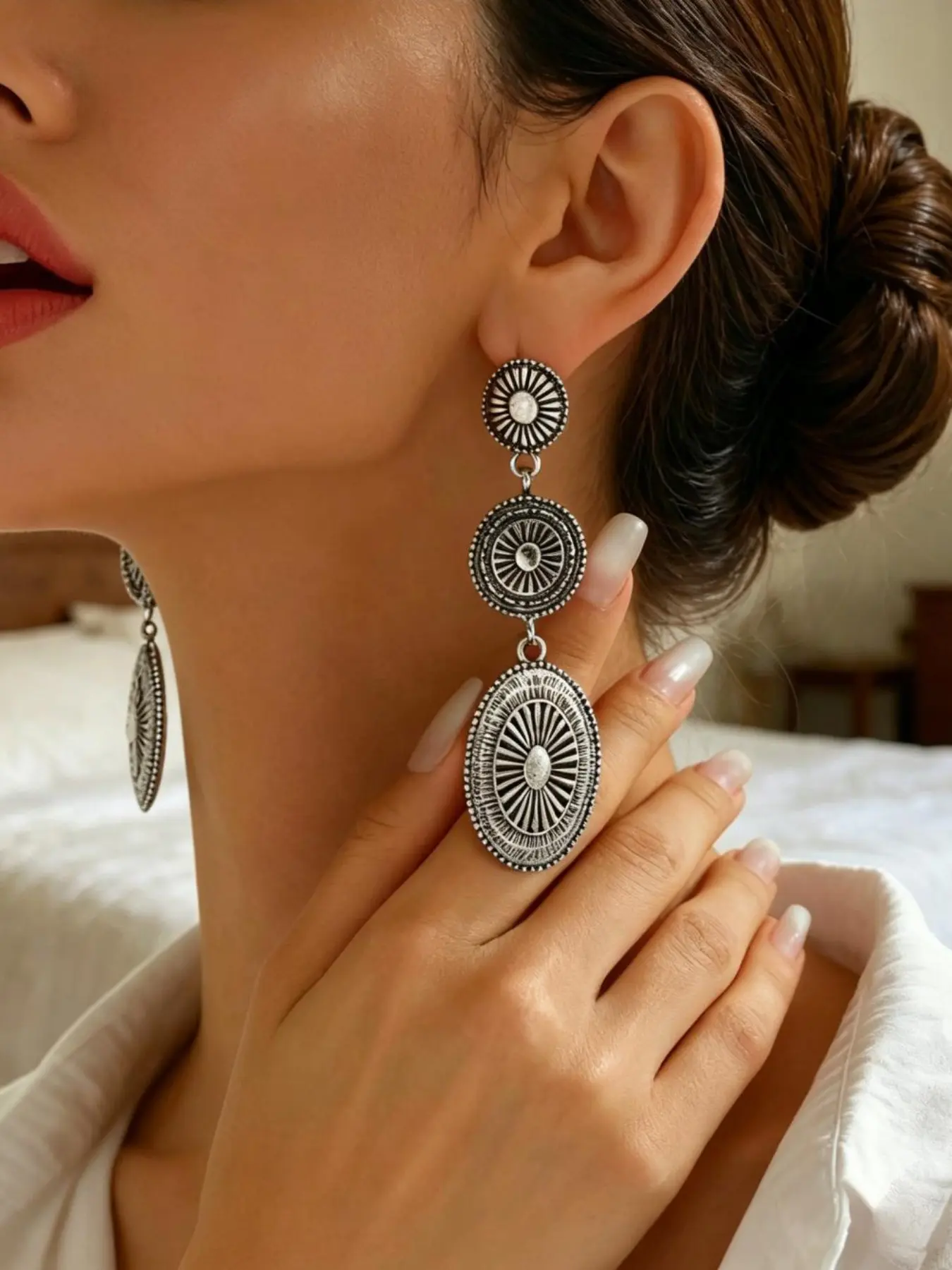Women's Retro Western Cowboy Earrings, Fashion Dangle Earrings, Handmade Bohemian Style Gold Concho Dangle Ear Cuffs with Oval Drop Studs, Perfect for country music concerts and Western Christmas gifts, ideal for Christmas