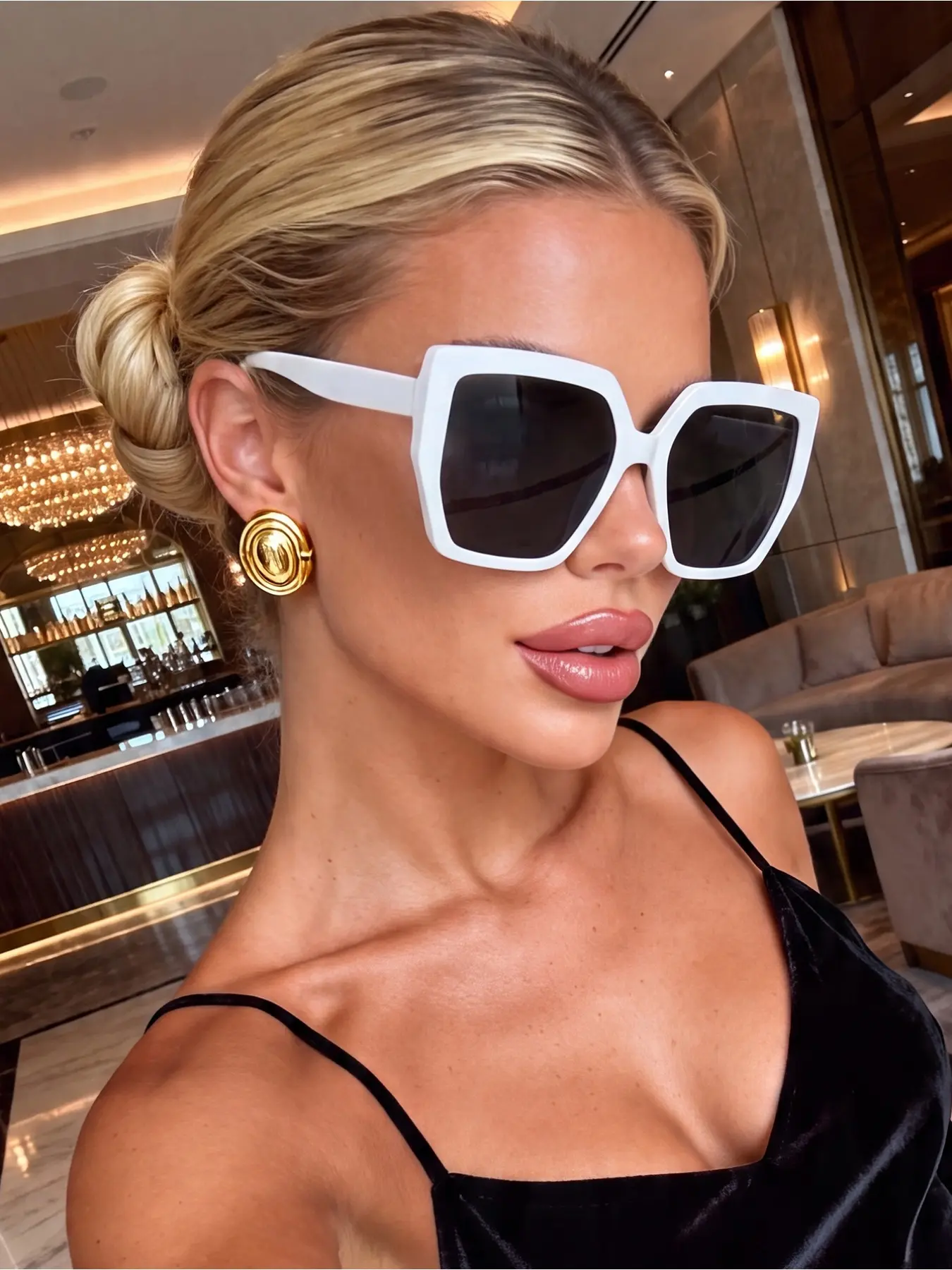 1 pair of men's and women's white large frame simple and fashionable sunglasses suitable for outdoor travel, driving, camping, and street