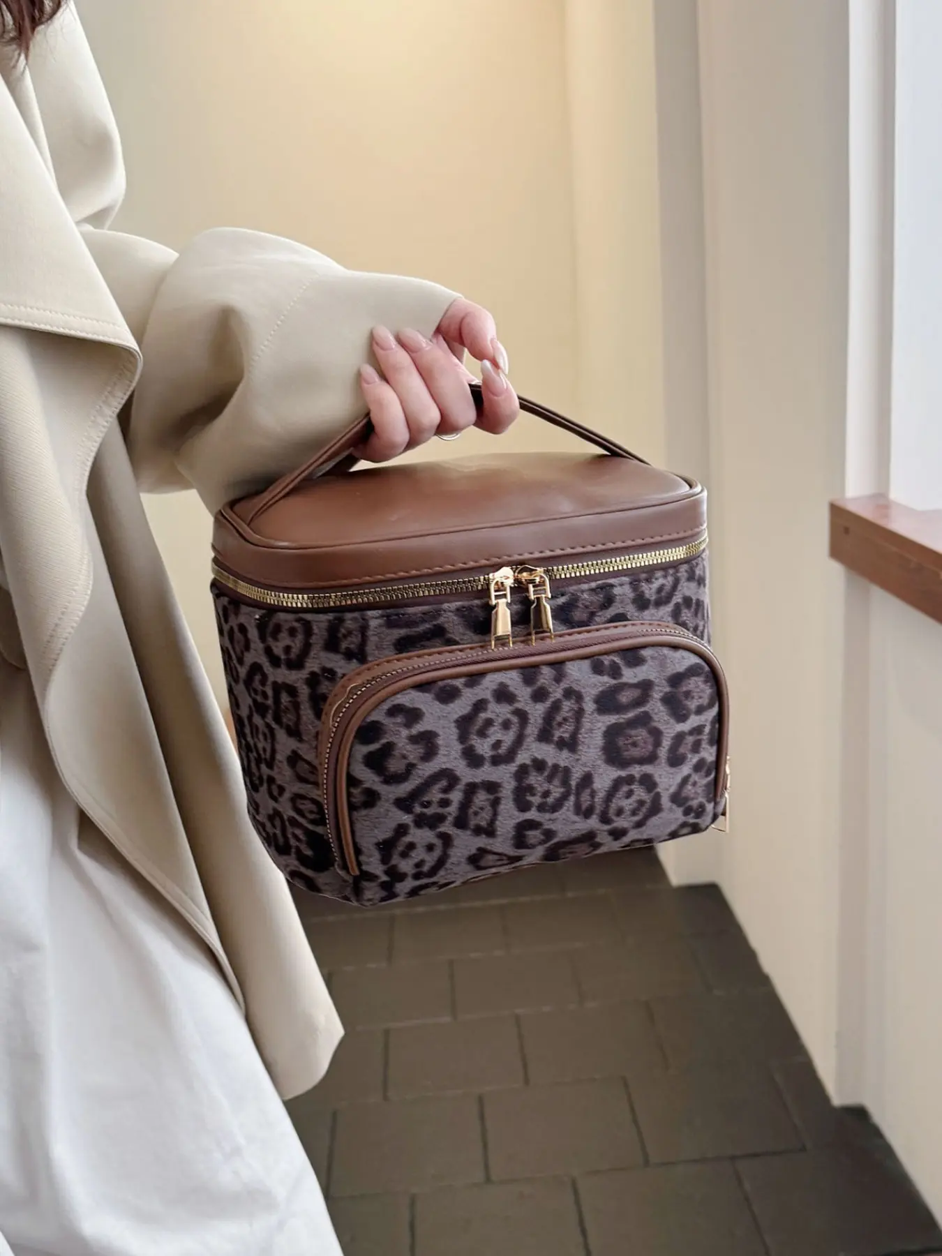 2026 New Leopard Print Handheld Makeup Case, Large Capacity Travel Vanity Bag, Short Trip Skincare Organizer, Gym Portable Makeup Pouch